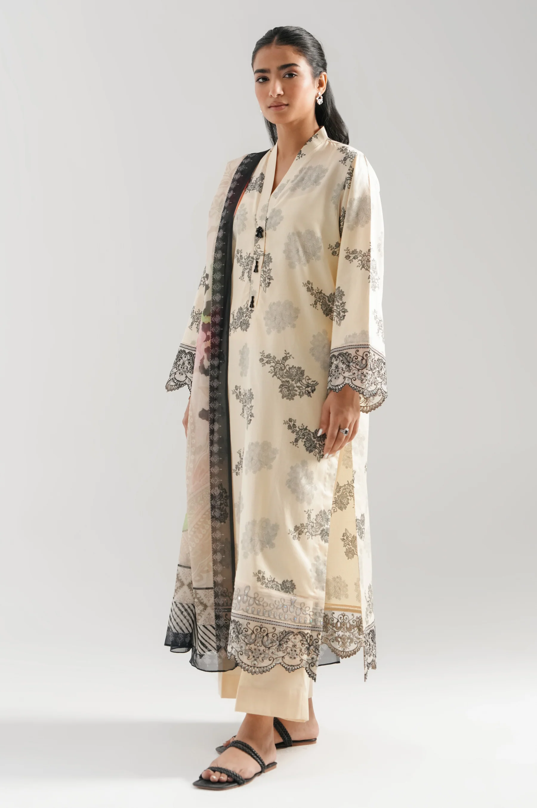 UNSTITCHED EMBROIDERED SUIT - Image 3