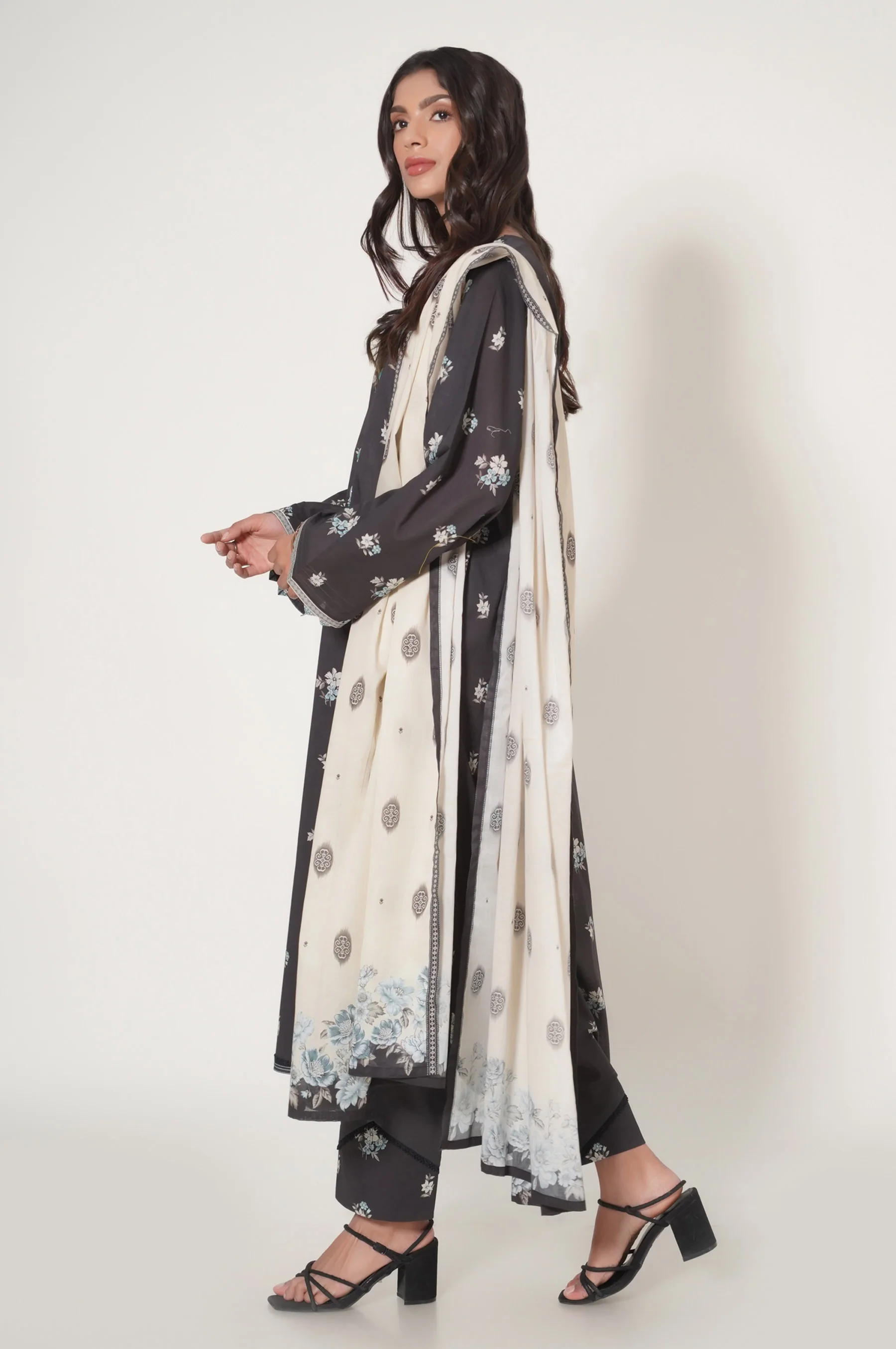 Unstitched 3 Piece Printed Cambric Suit - Image 5