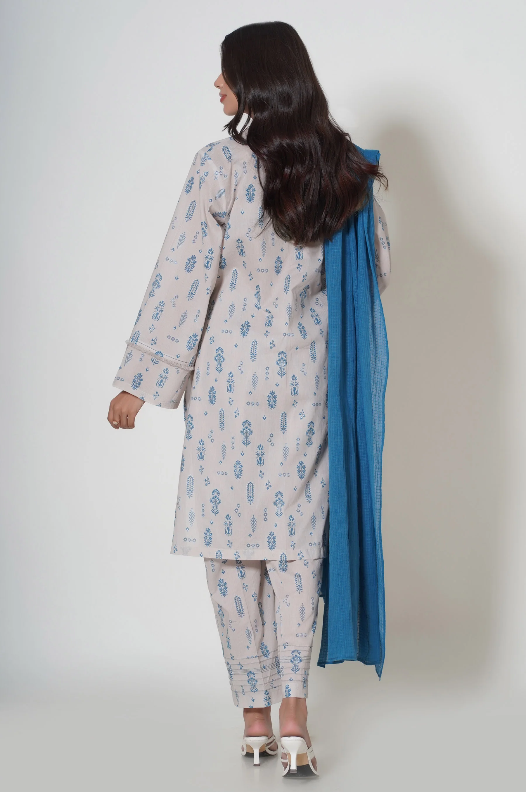 Unstitched 3 Piece Printed Cambric Suit - Image 4