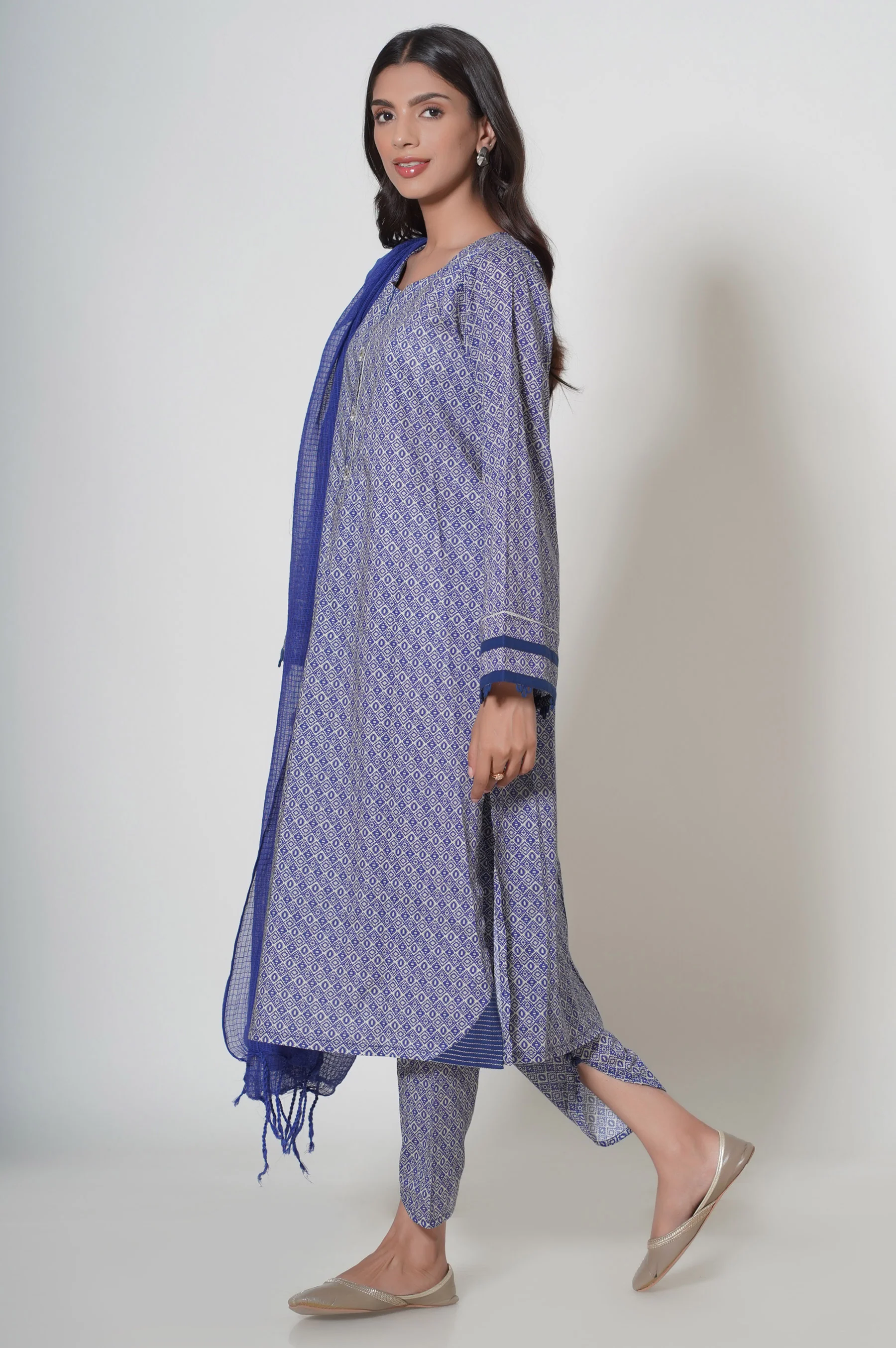 Unstitched 3 Piece Printed Cambric Suit - Image 3