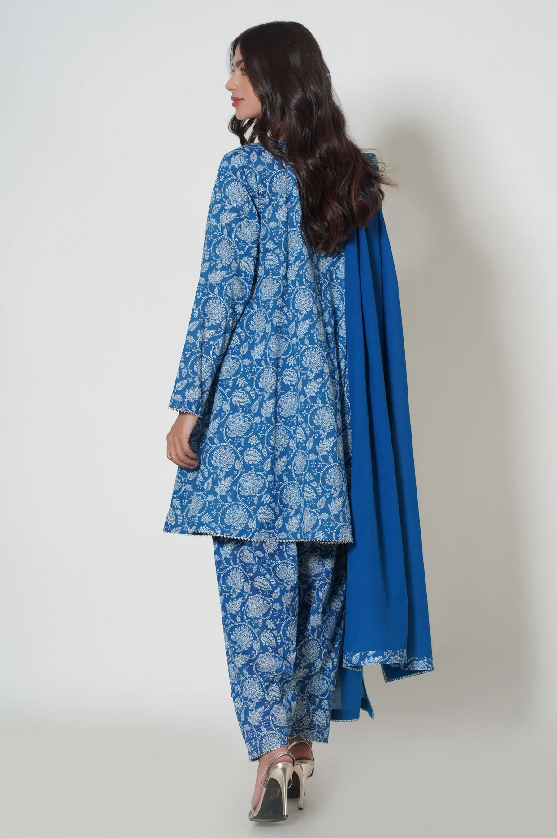 Unstitched 3 Piece Printed Cambric - Image 5