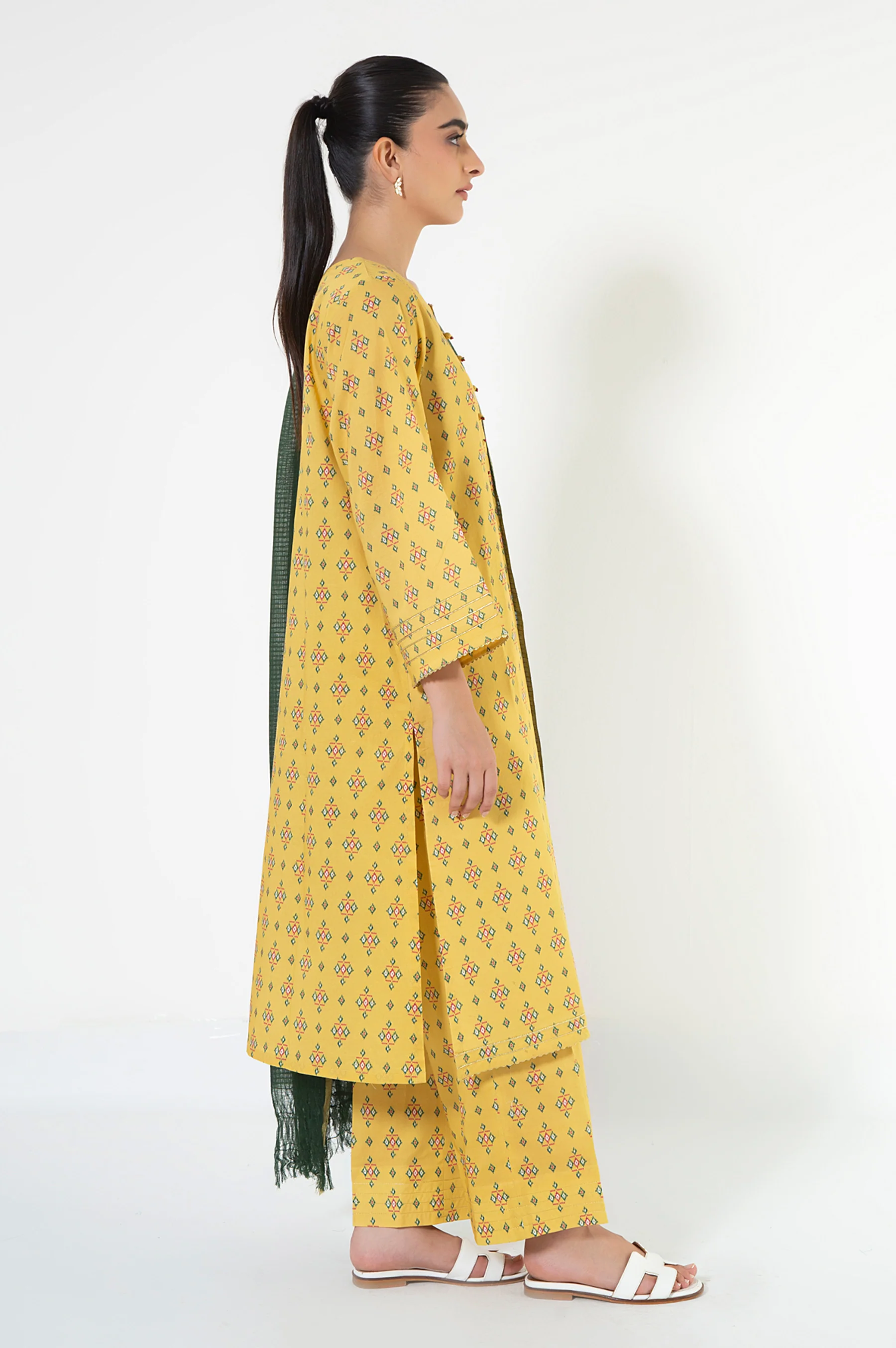 Unstitched 3 Piece Printed Cambric Suit - Image 4