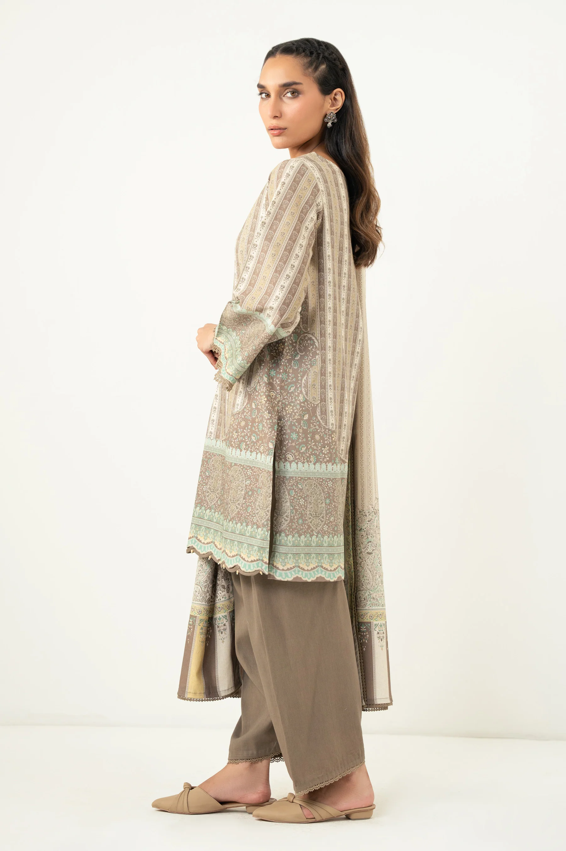 UNSTITCHED 3 PIECE PRINTED SUIT - Image 6