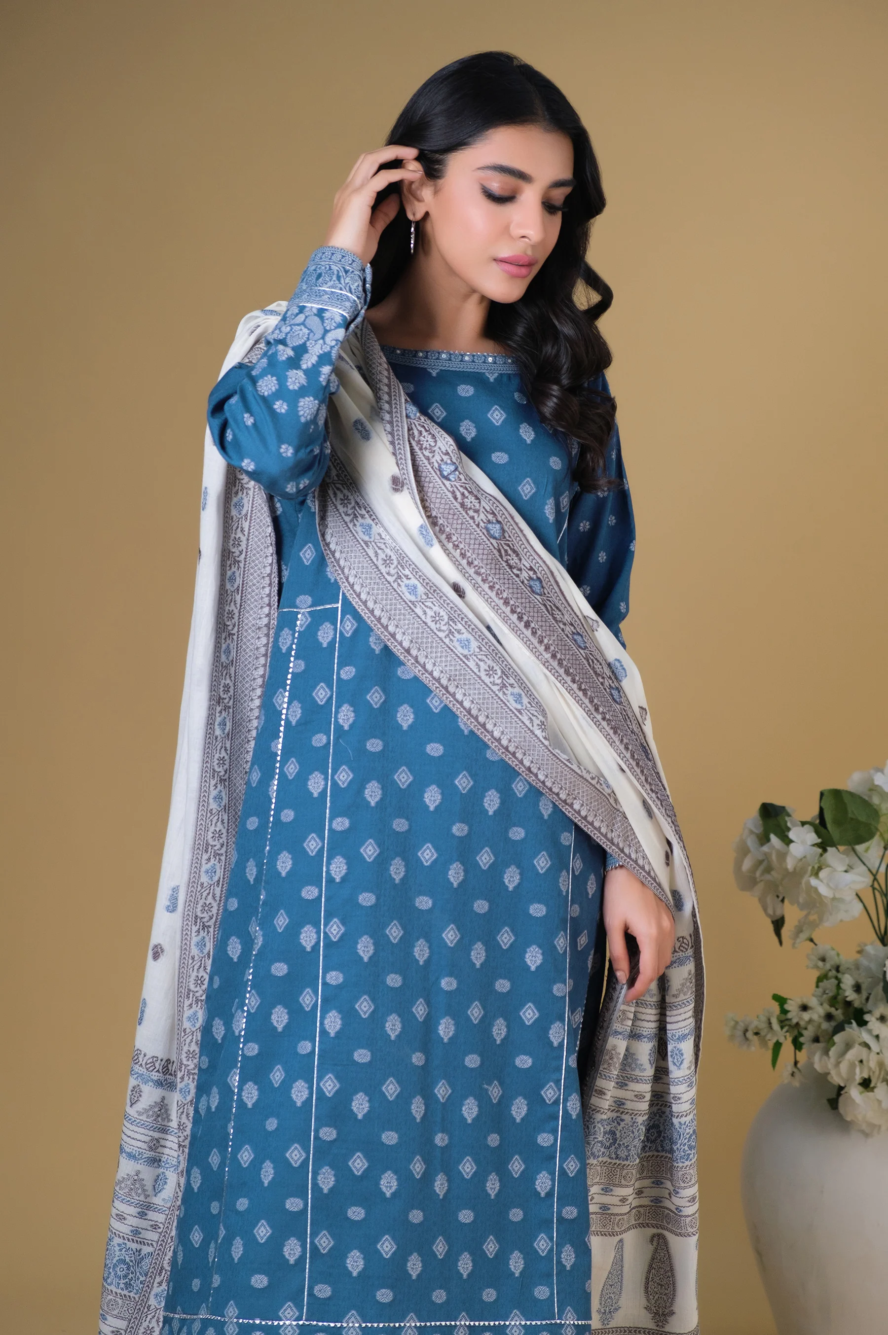 Unstitched 3 Piece Dyed Jacquard Suit - Image 2
