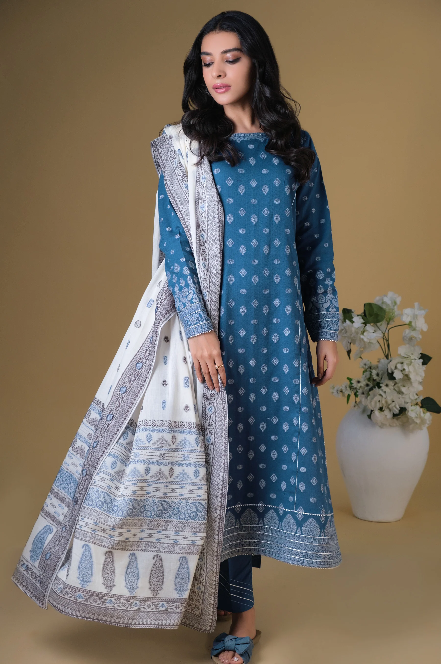 Unstitched 3 Piece Dyed Jacquard Suit - Image 3