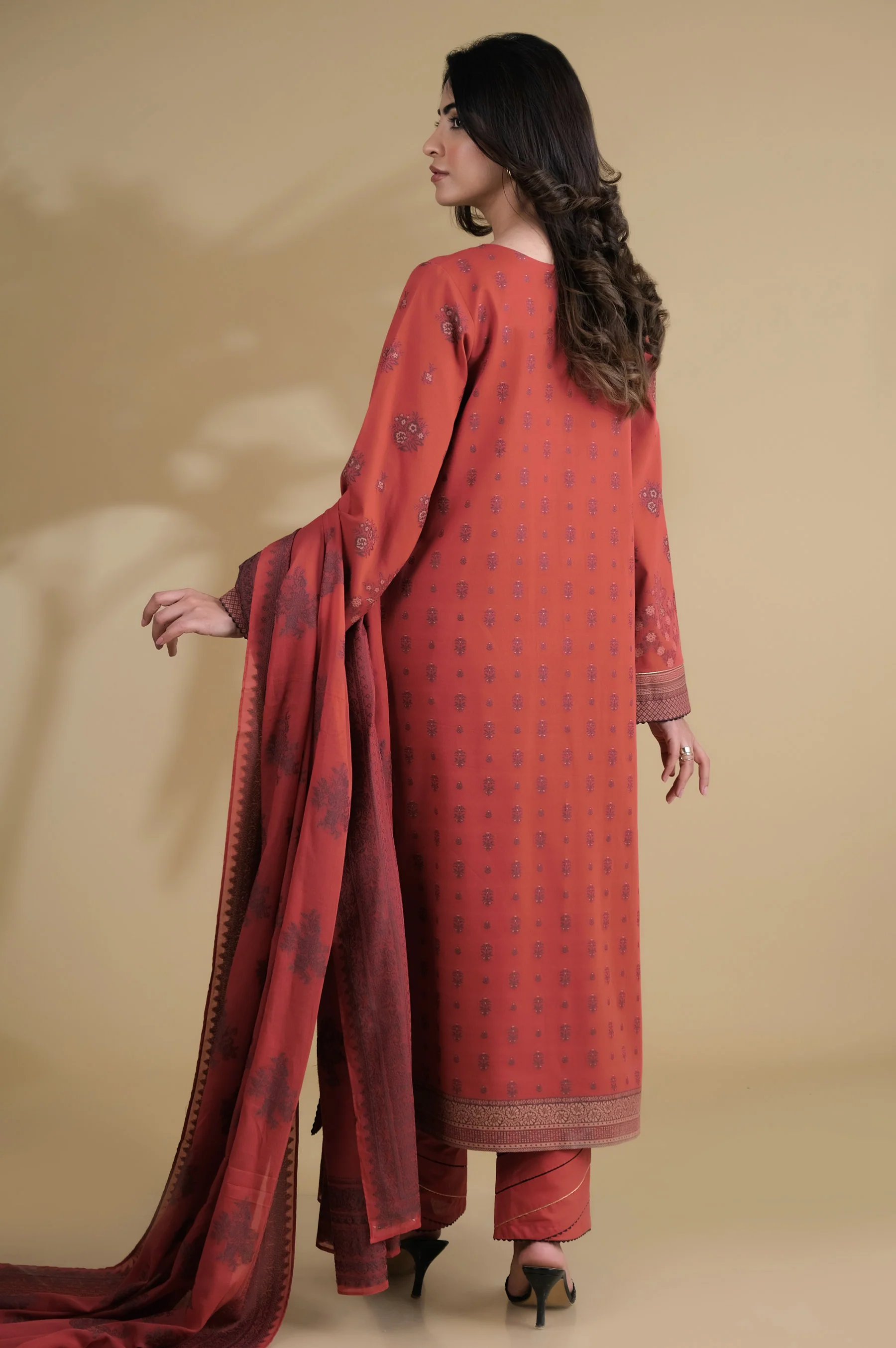Unstitched 3 Piece Dyed Jacquard Suit - Image 3