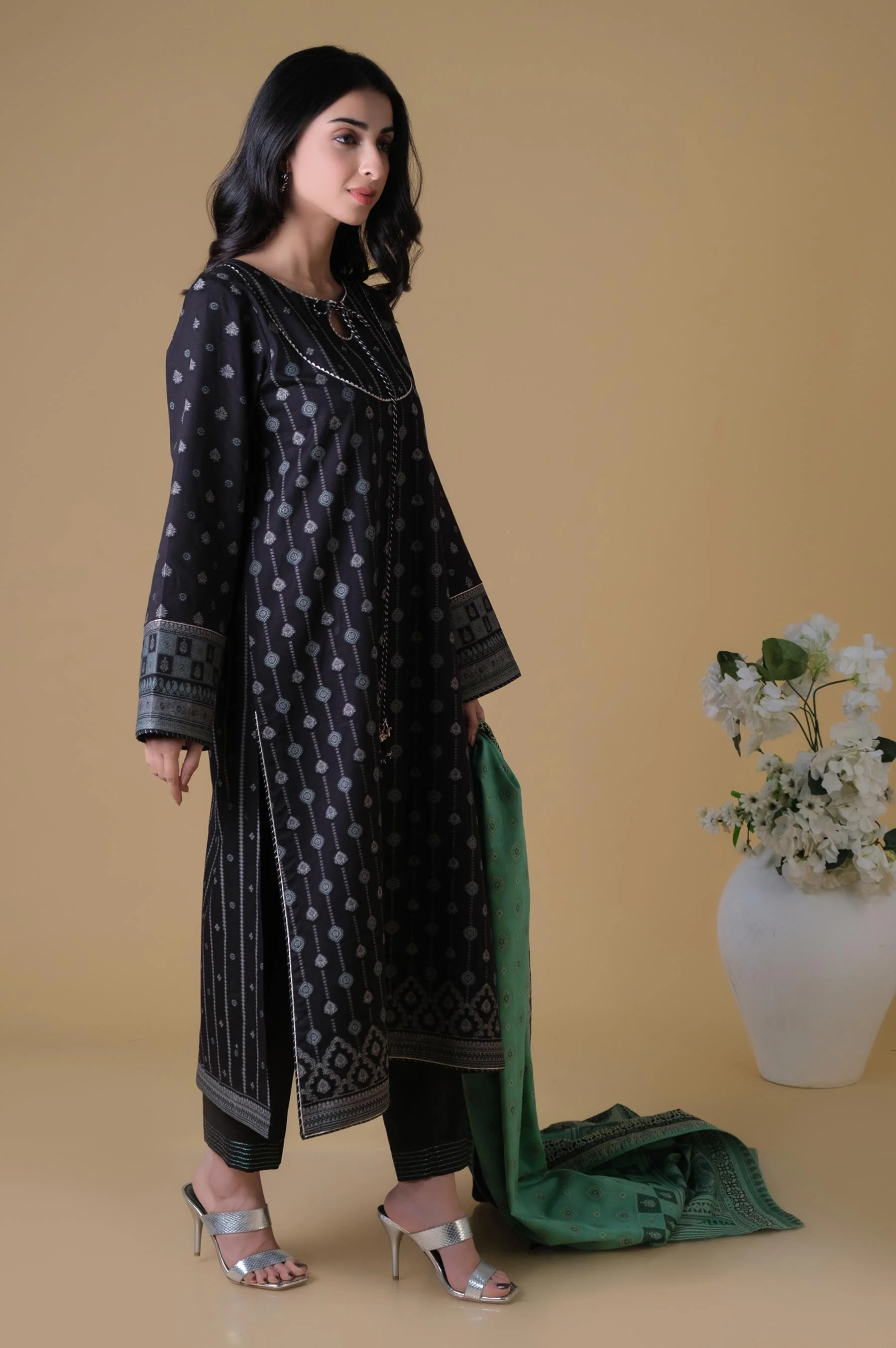 Unstitched 3 Piece Dyed Jacquard Suit - Image 4