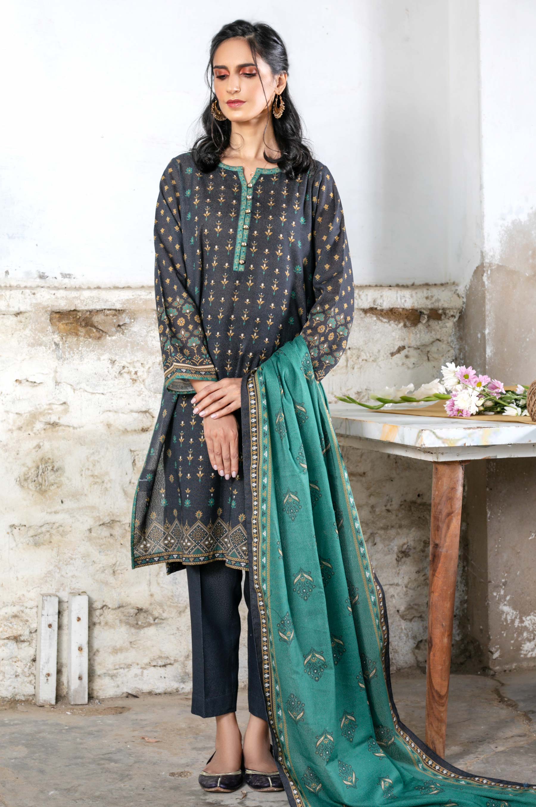 Unstitched 3 Piece Printed Karandi Suit