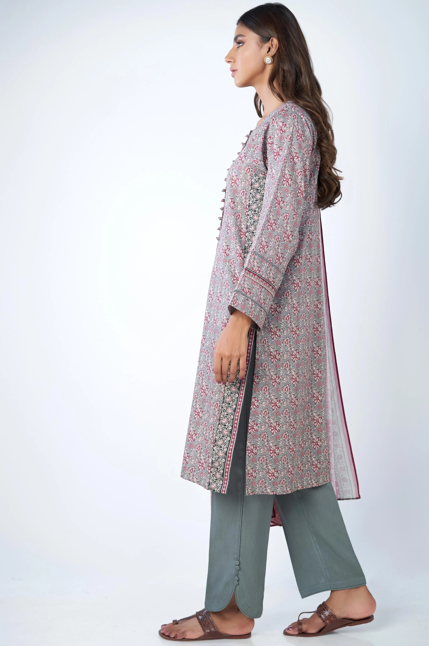 Unstitched 3 Piece Printed Karandi Suit - Image 5
