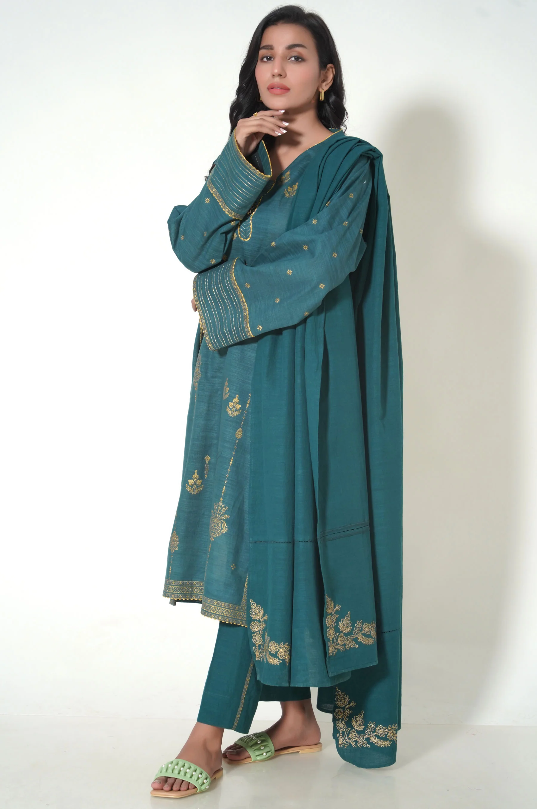 Unstitched 3 Piece Printed Khaddar Suit - Image 3