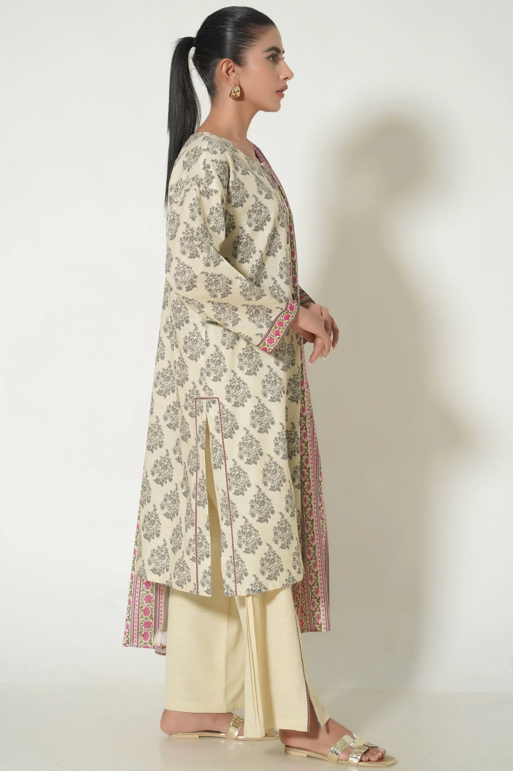 Unstitched 3 Piece Printed Khaddar Suit - Image 3