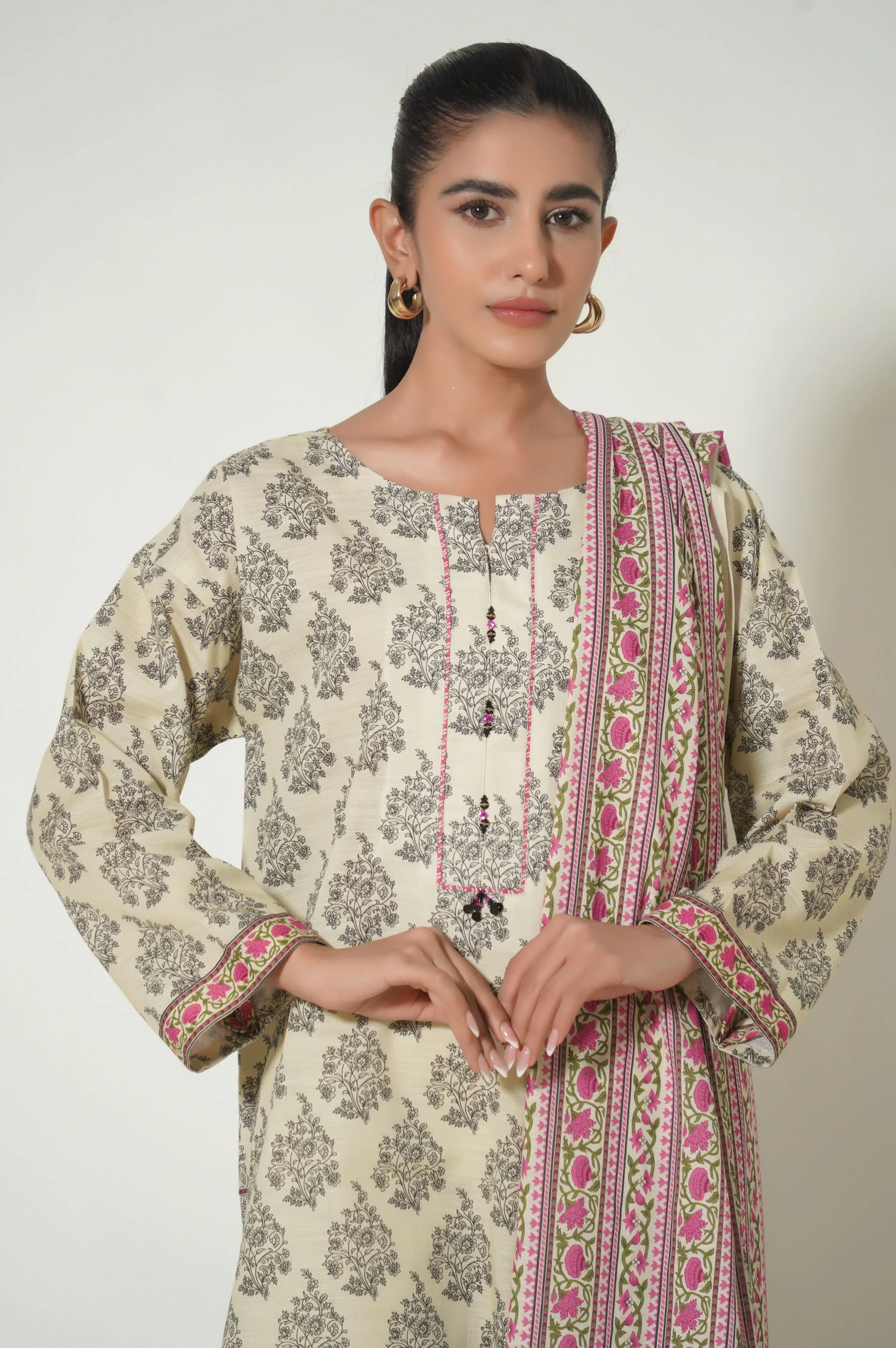 Unstitched 3 Piece Printed Khaddar Suit - Image 5