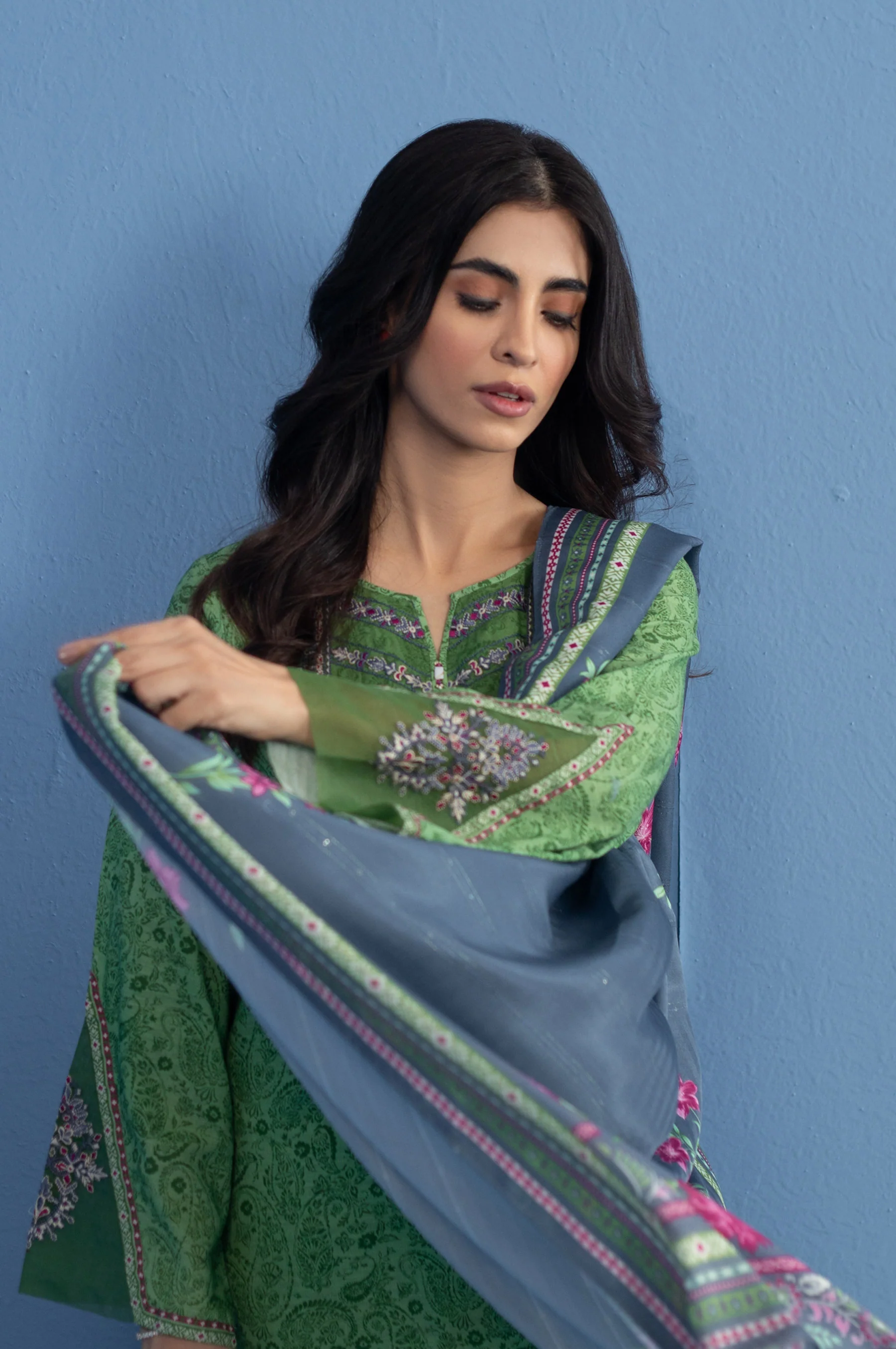 Unstitched 3 Piece Embroidered Khaddar Suit - Image 5