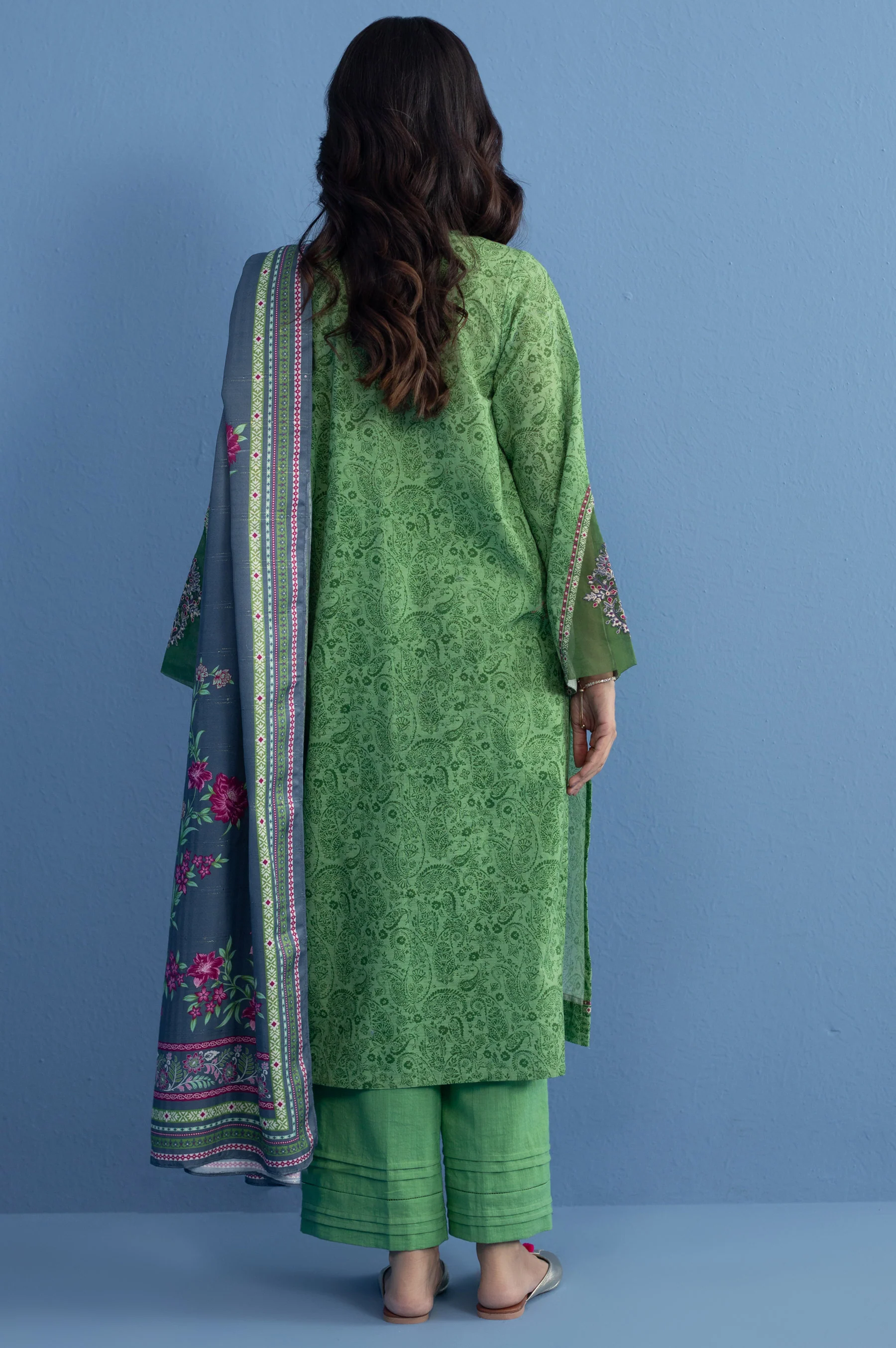 Unstitched 3 Piece Embroidered Khaddar Suit - Image 6