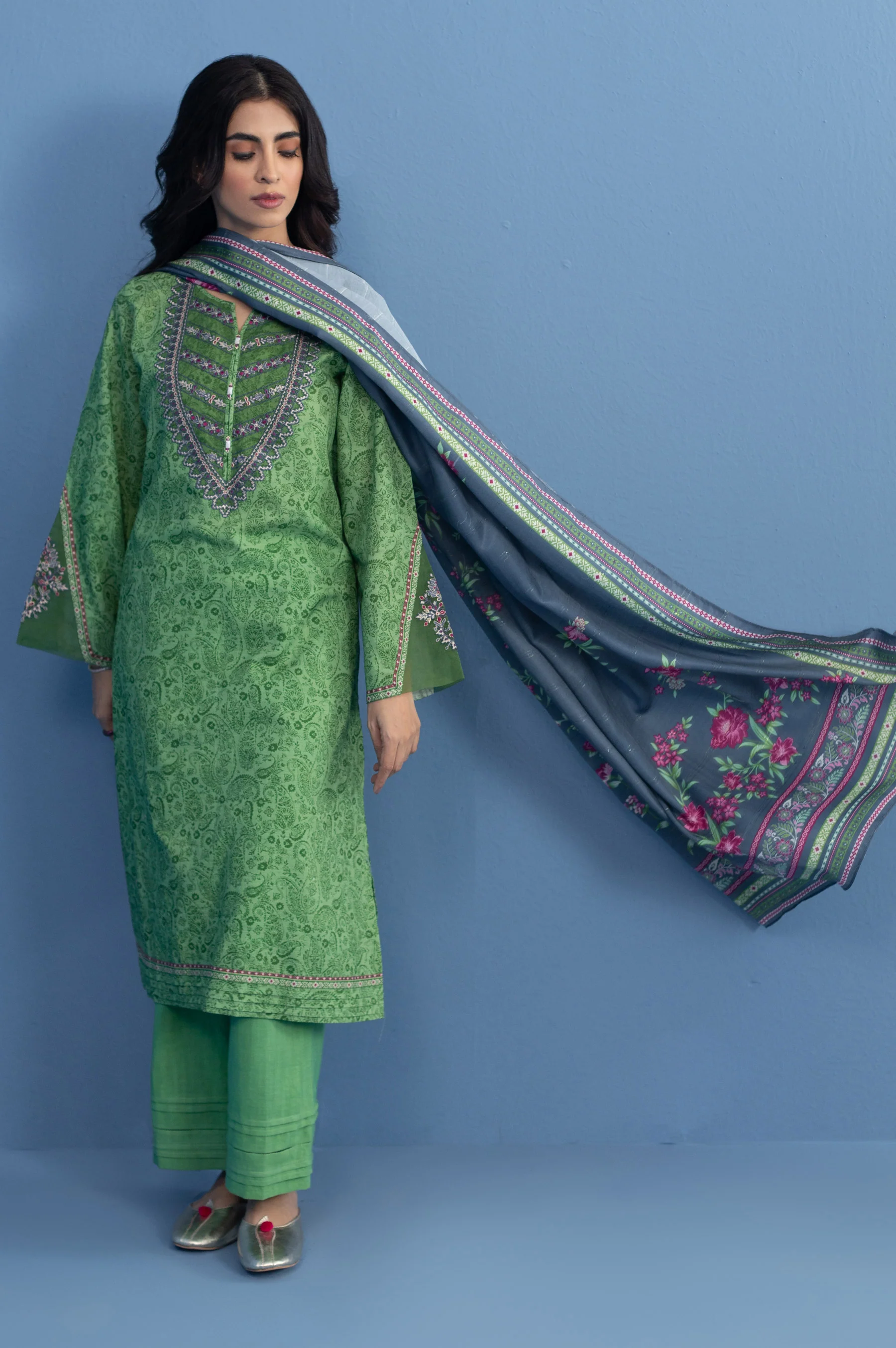 Unstitched 3 Piece Embroidered Khaddar Suit - Image 8