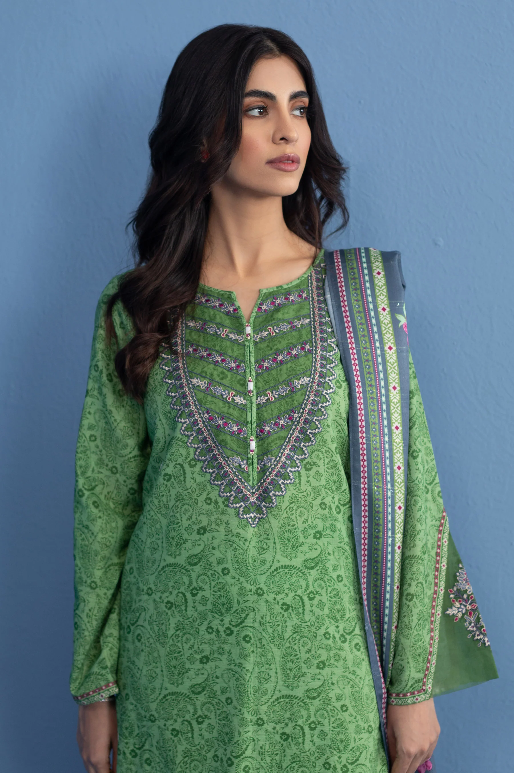 Unstitched 3 Piece Embroidered Khaddar Suit - Image 9