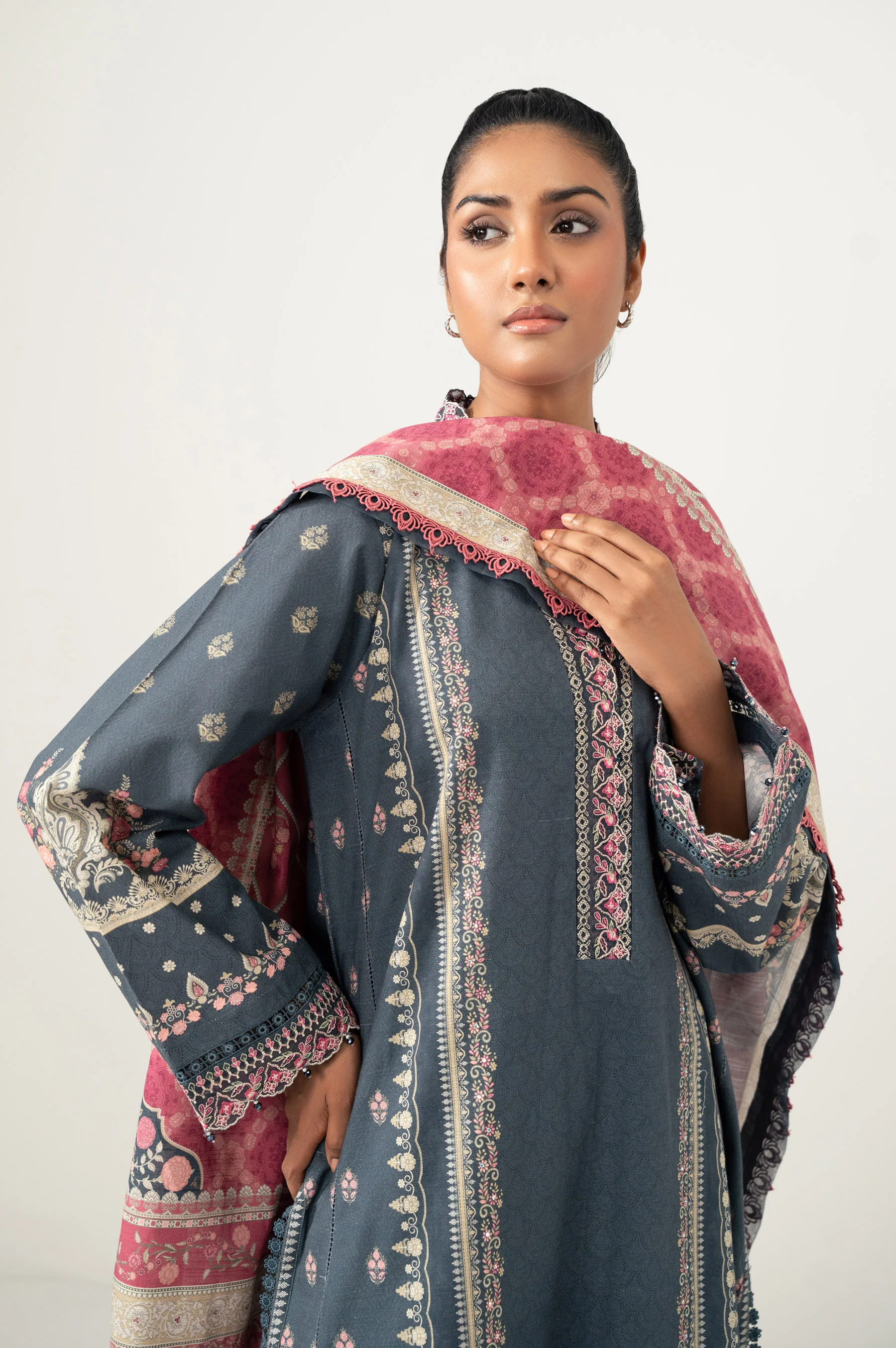 UNSTITCHED PRINTED SUIT - Image 4