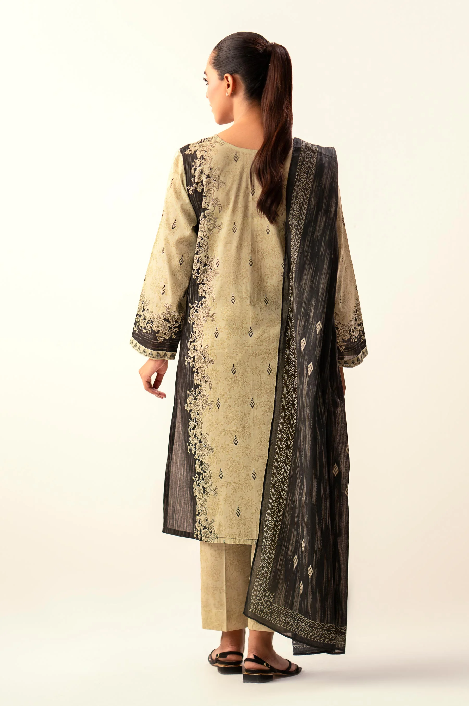 Unstitched 3 Piece Printed Lawn Suit - Image 4
