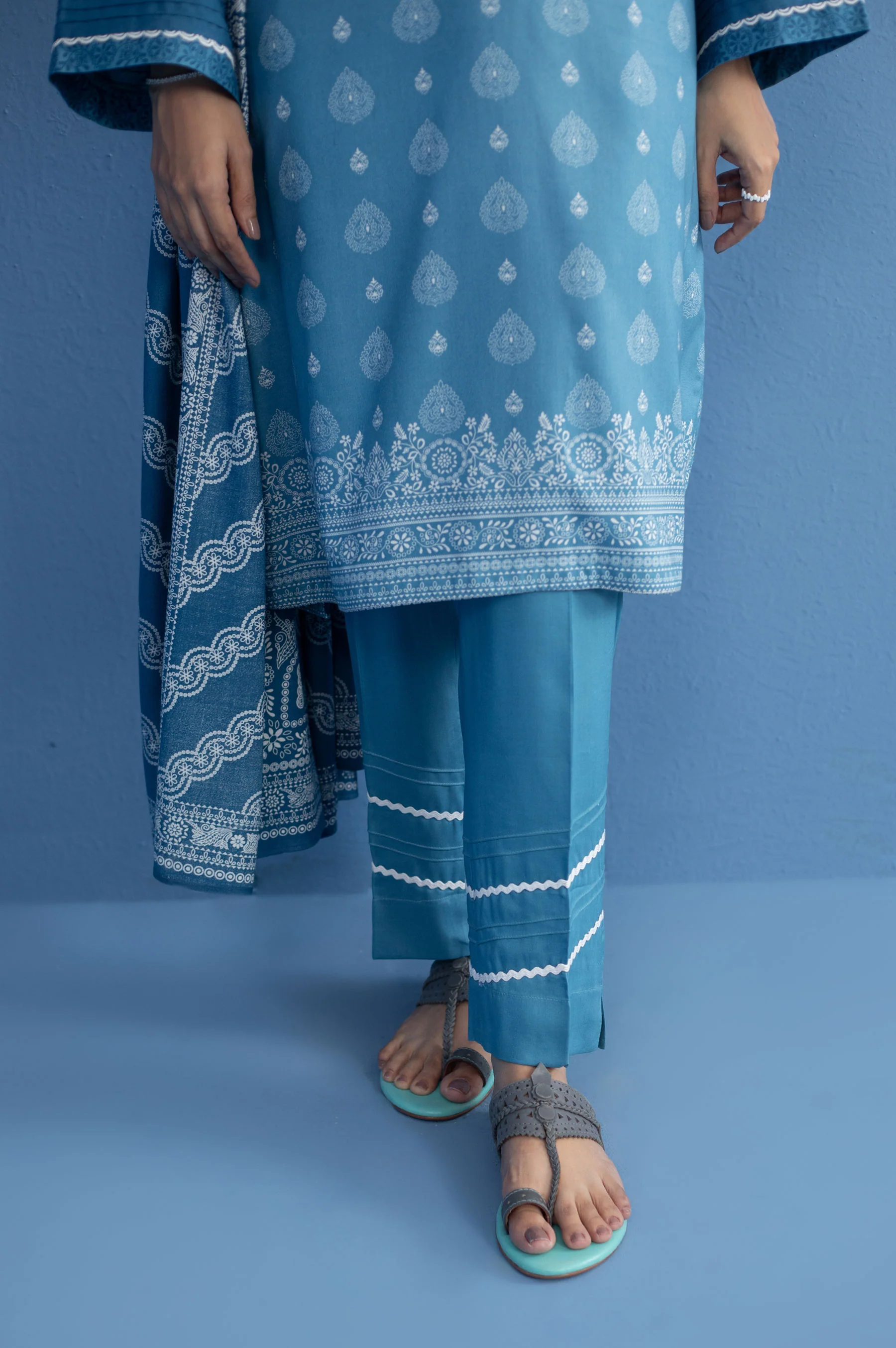 Unstitched 3 Piece Printed Linen Viscose Suit - Image 4