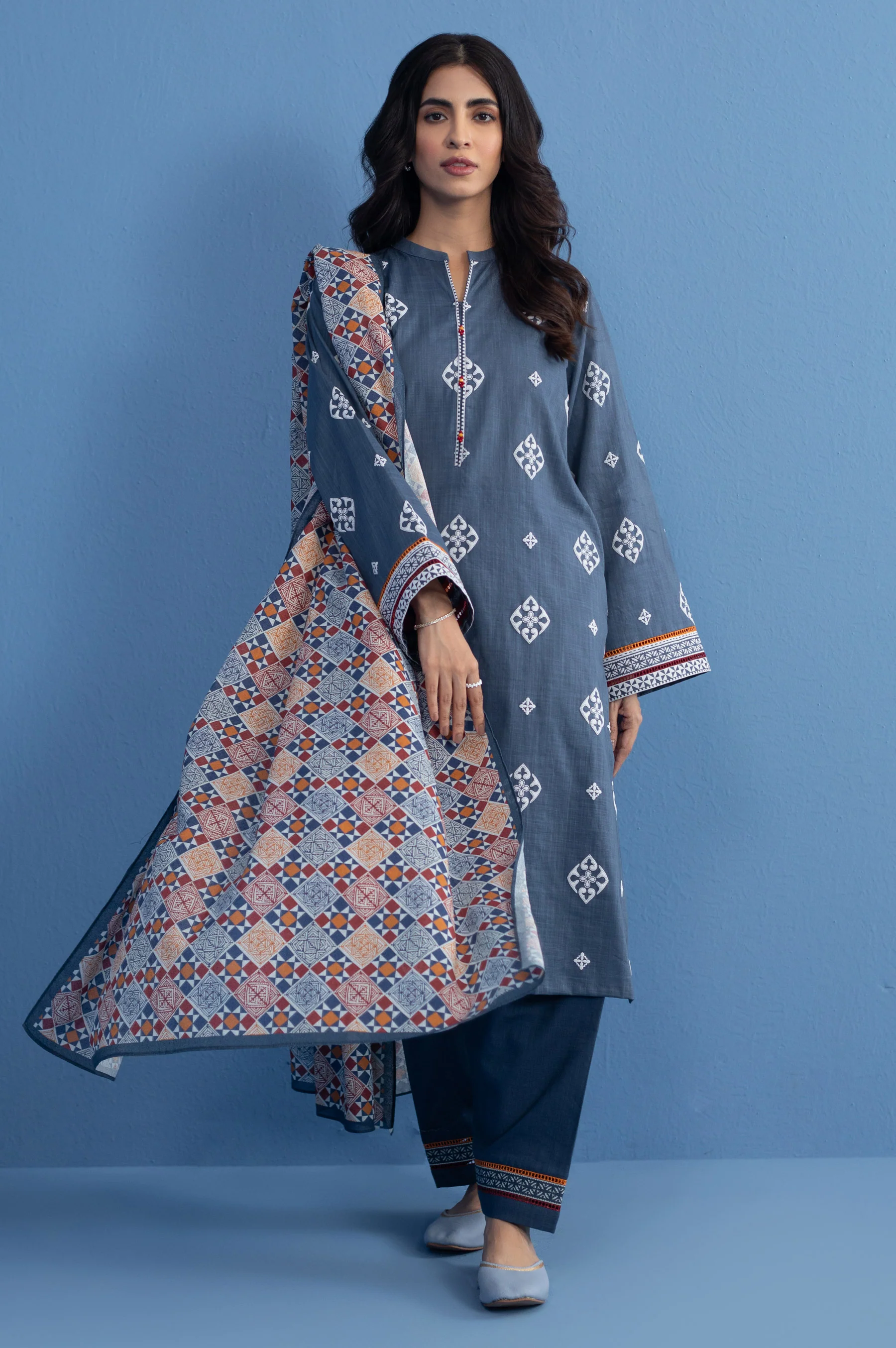 Unstitched 3 Piece slub printed suit - Image 4