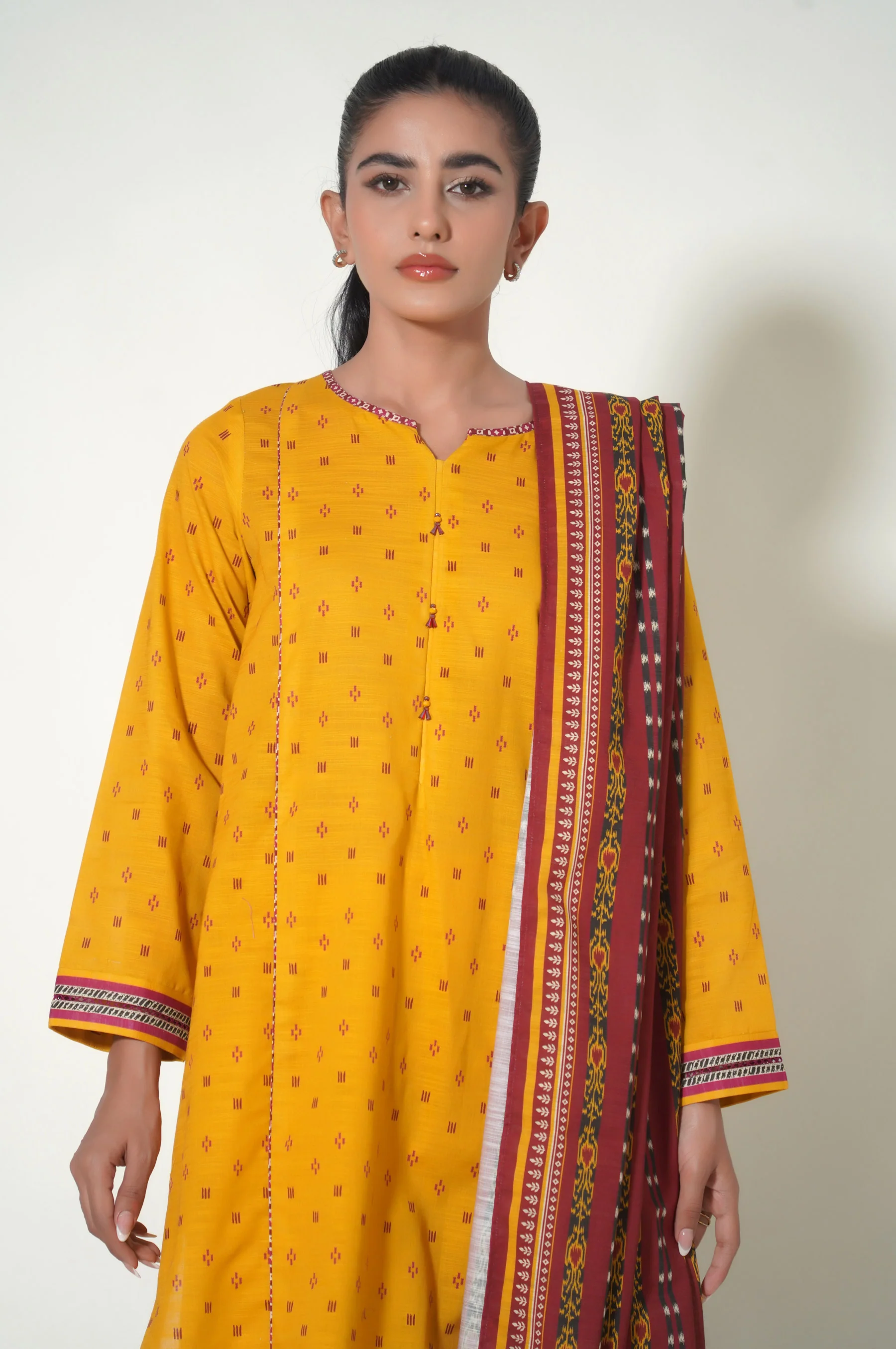 Unstitched 3 Piece Printed Khaddar Suit - Image 3