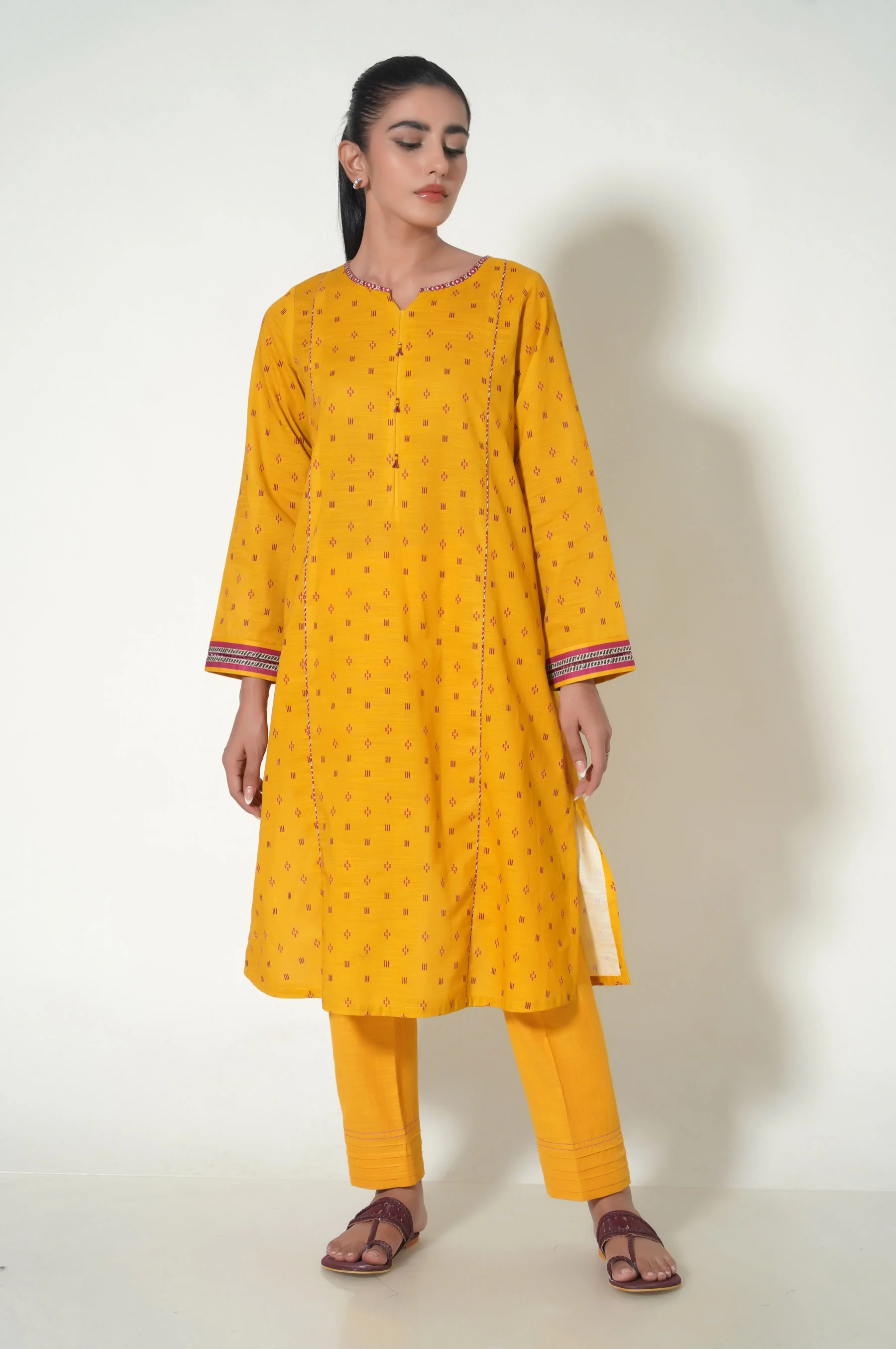 Unstitched 3 Piece Printed Khaddar Suit - Image 4