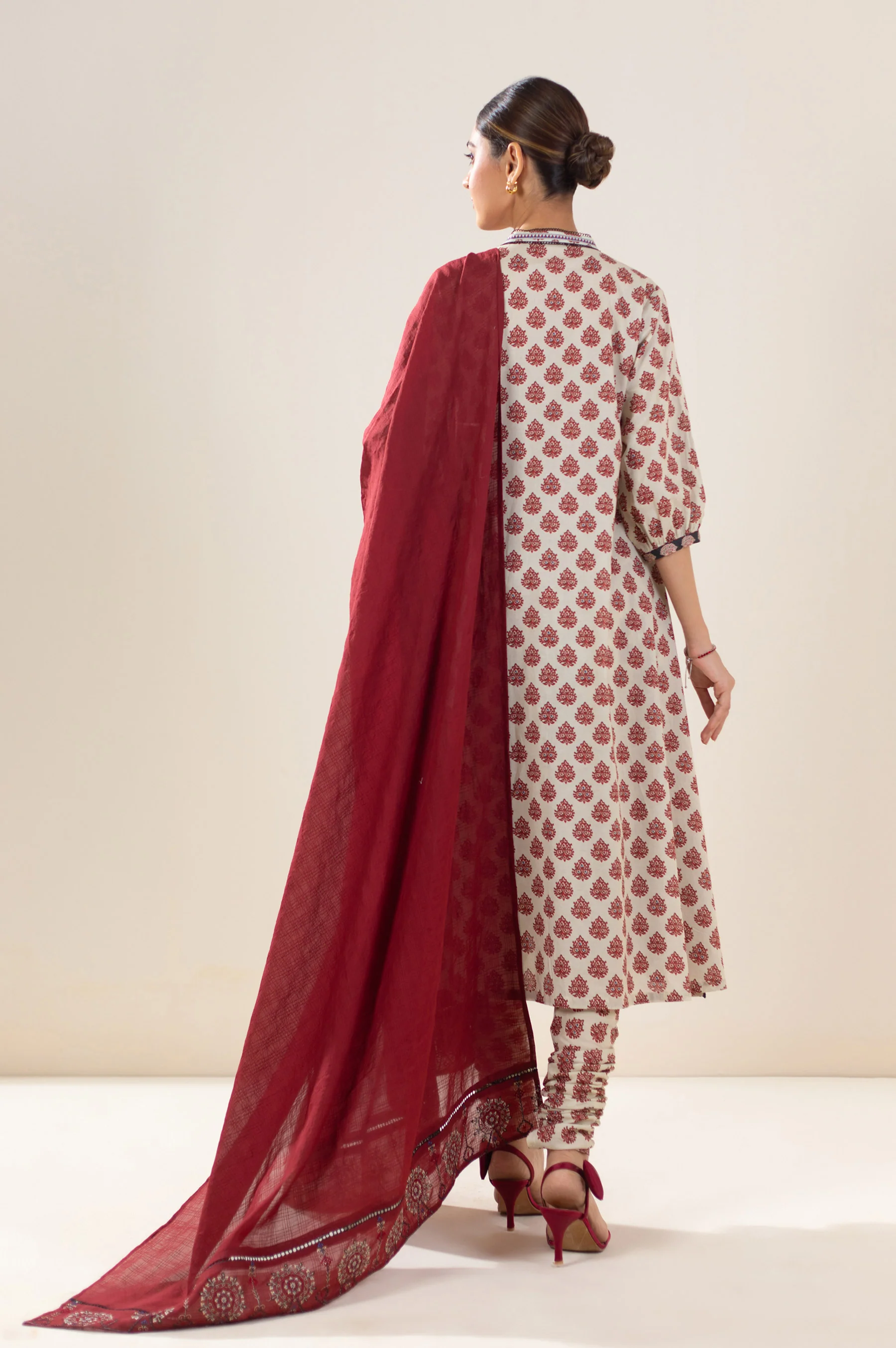 Unstitched 3 Piece Printed Cambric Suit - Image 3
