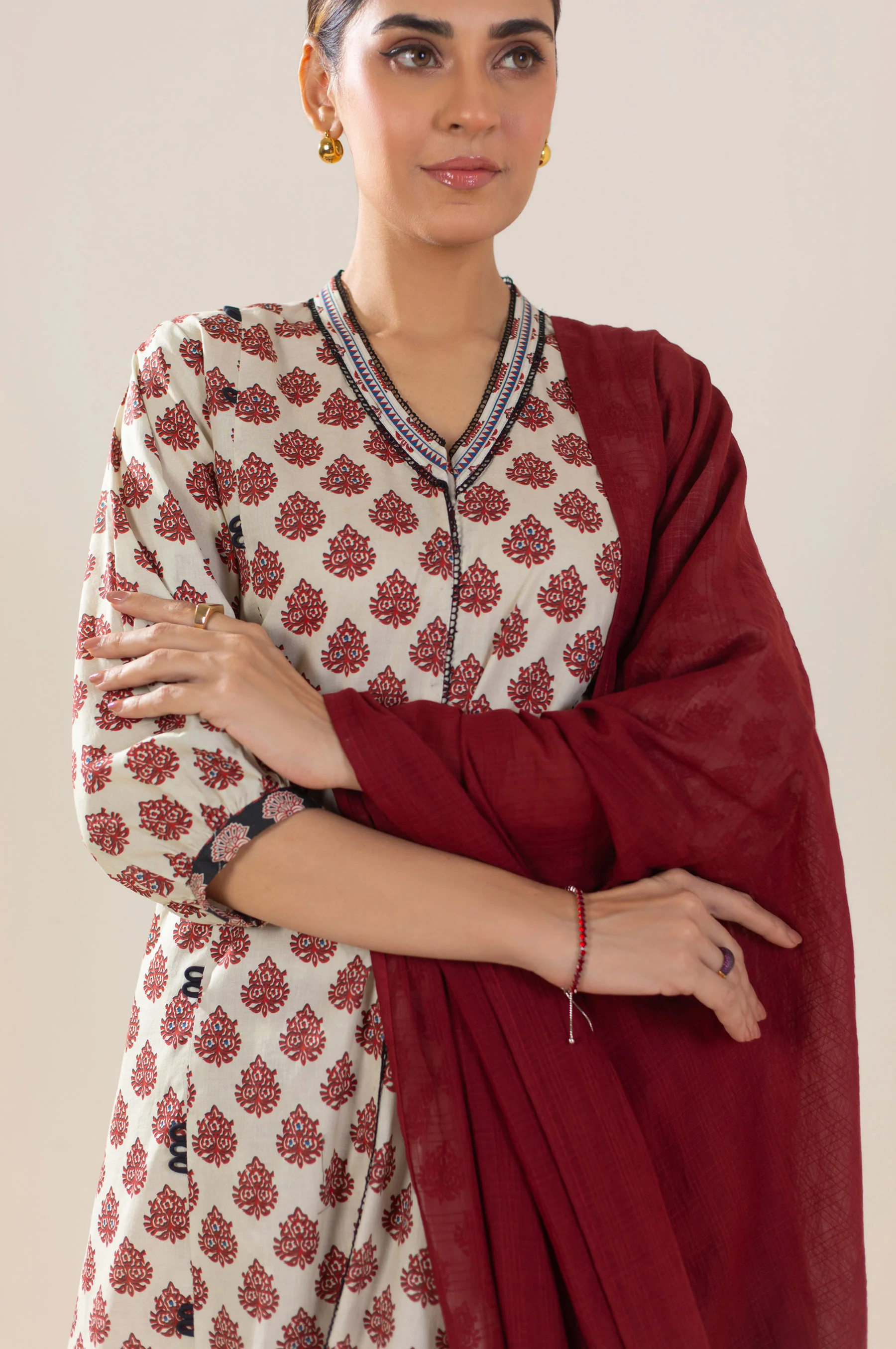 Unstitched 3 Piece Printed Cambric Suit - Image 4
