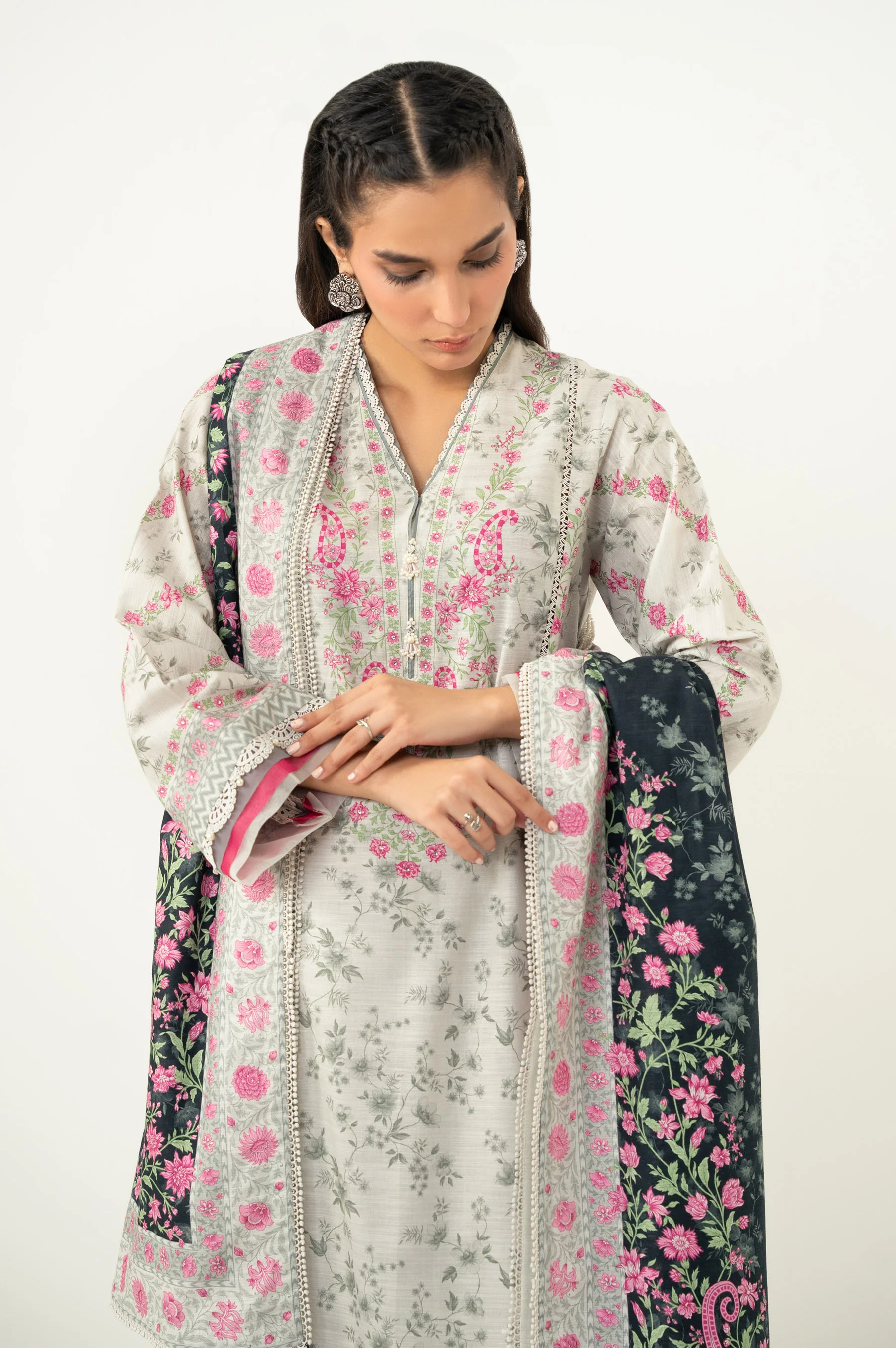 UNSTITCHED EMBROIDERED SUIT - Image 3