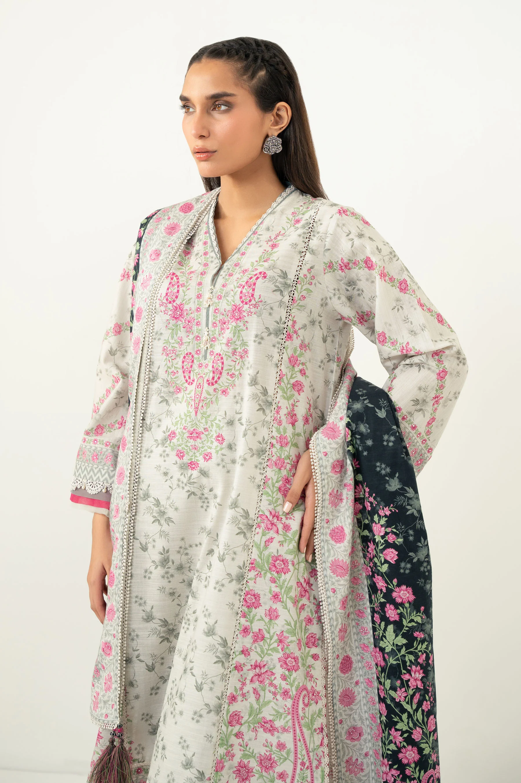 UNSTITCHED EMBROIDERED SUIT - Image 6