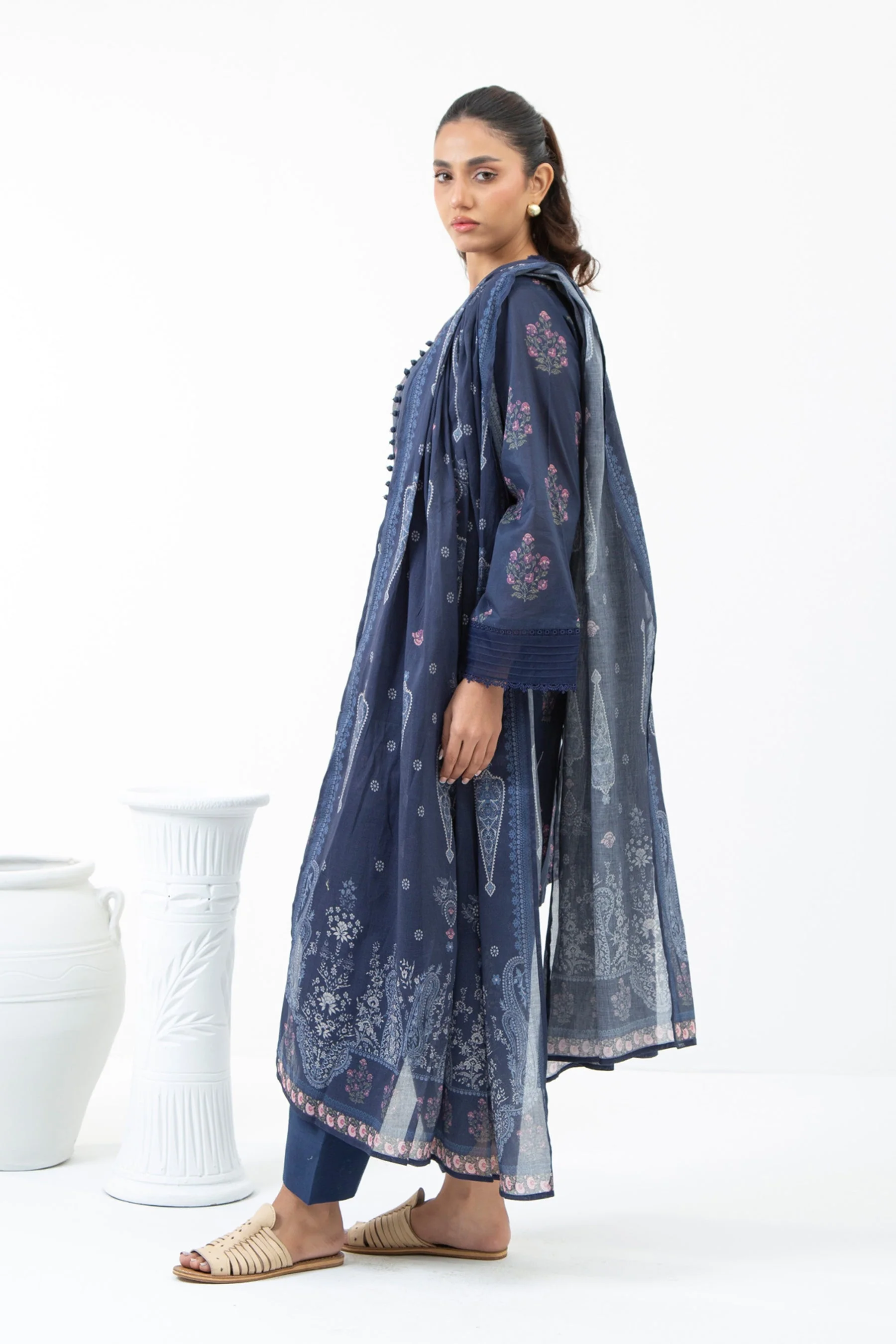 PRINTED CAMBRIC UNSTITCHED 3 PIECE SUIT - Image 3