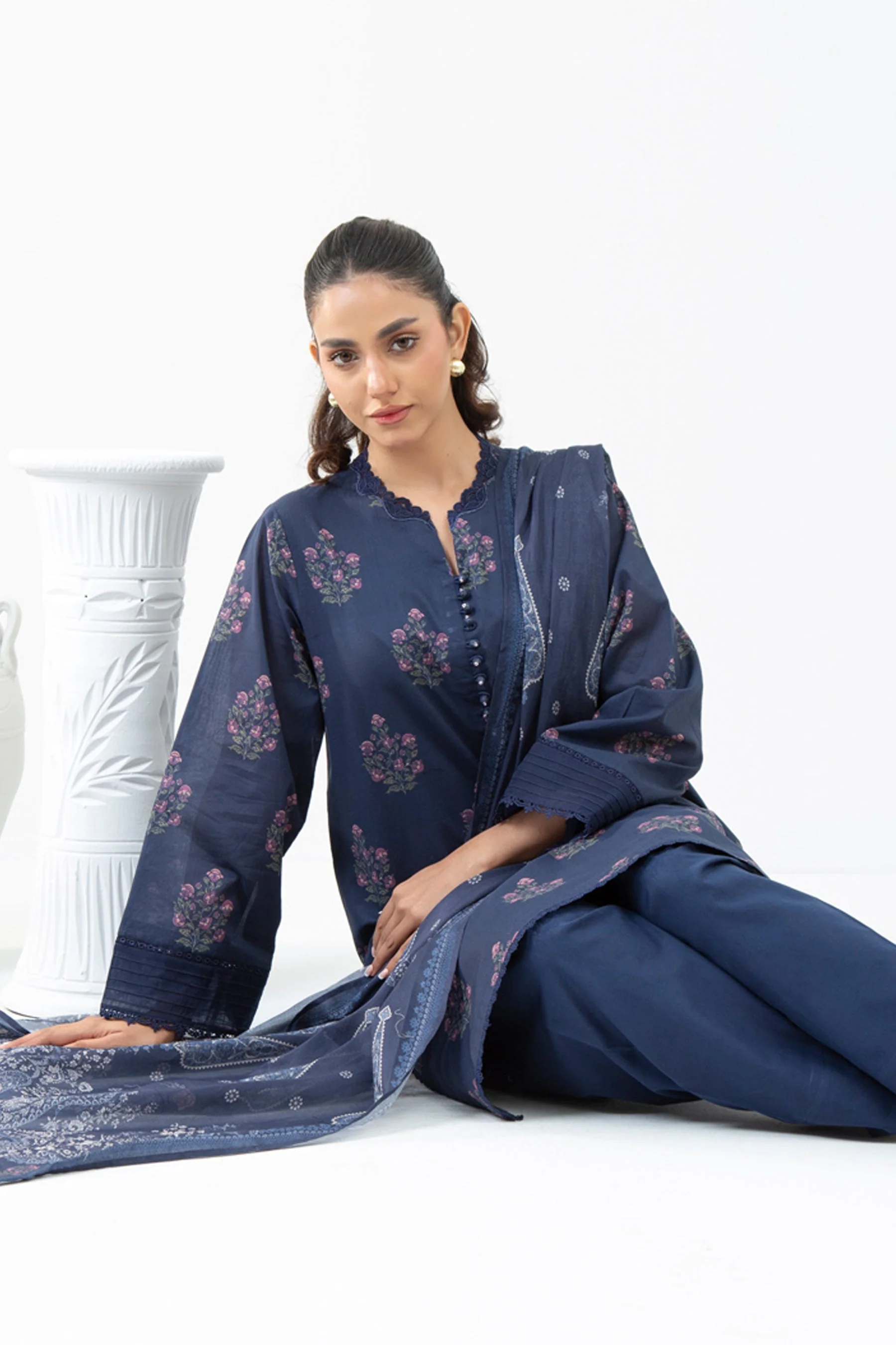 PRINTED CAMBRIC UNSTITCHED 3 PIECE SUIT - Image 5