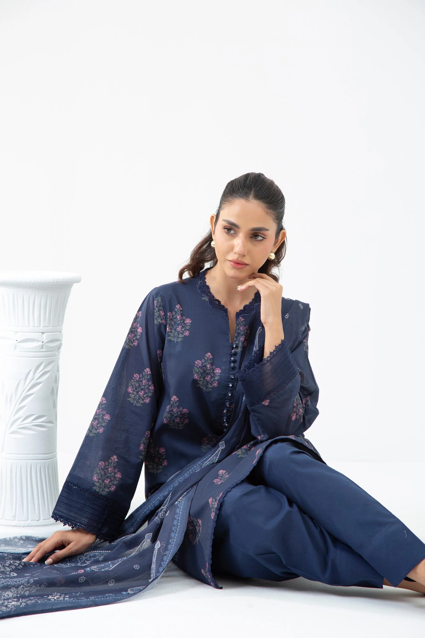 PRINTED CAMBRIC UNSTITCHED 3 PIECE SUIT - Image 7