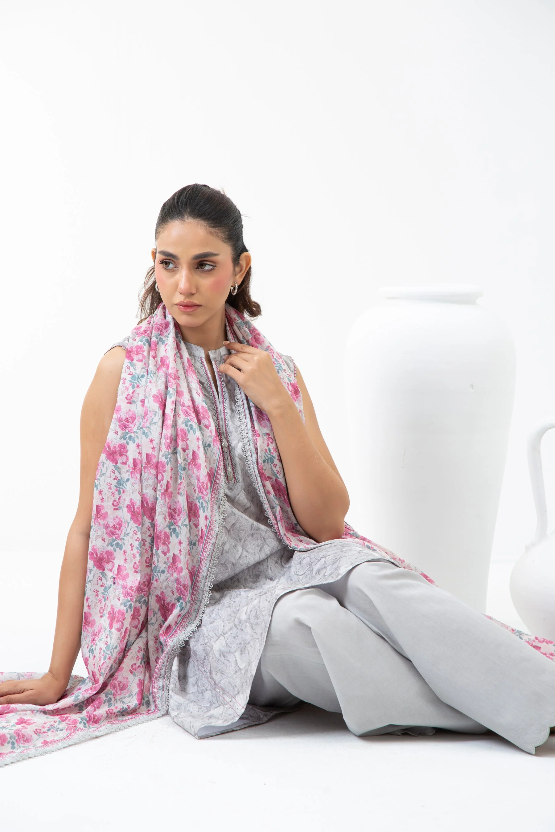 PRINTED LAWN UNSTITCHED 3 PIECE SUIT - Image 7