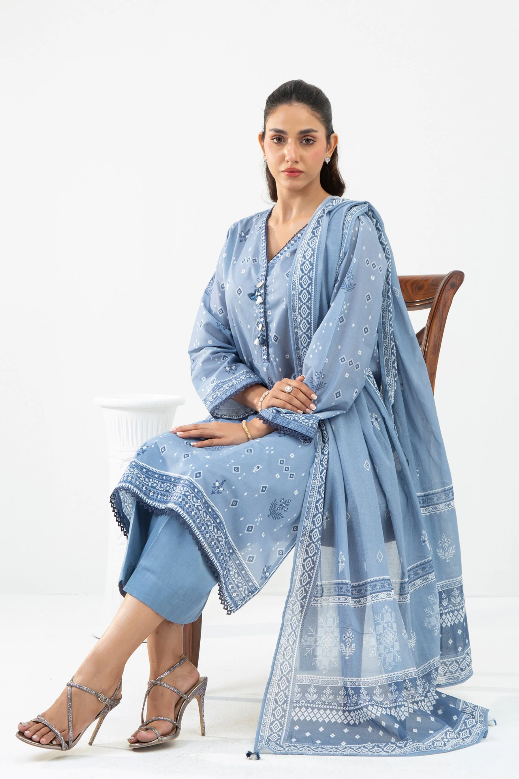 PRINTED LAWN UNSTITCHED 3 PIECE SUIT - Image 5