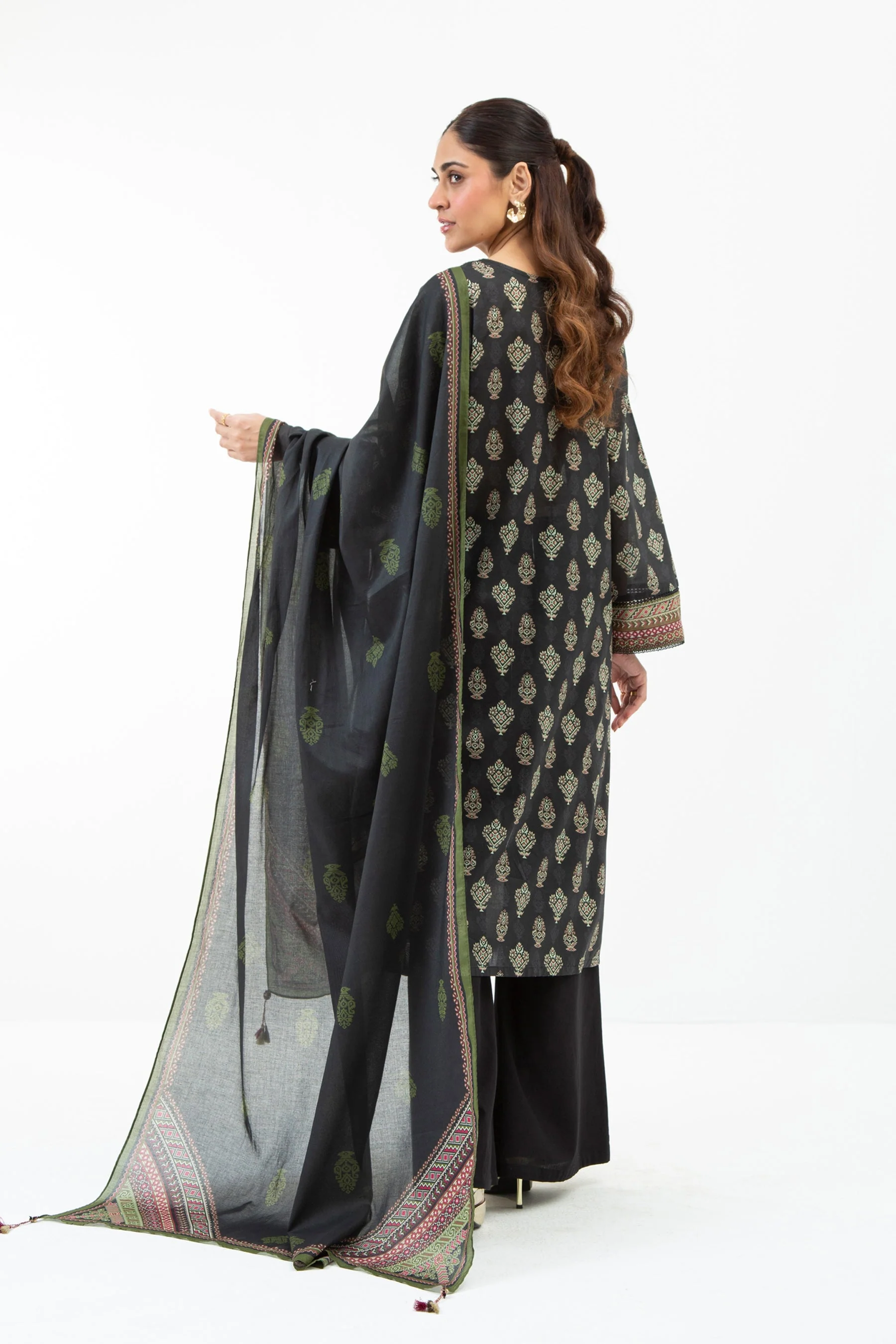 PRINTED LAWN UNSTITCHED 3 PIECE SUIT - Image 4