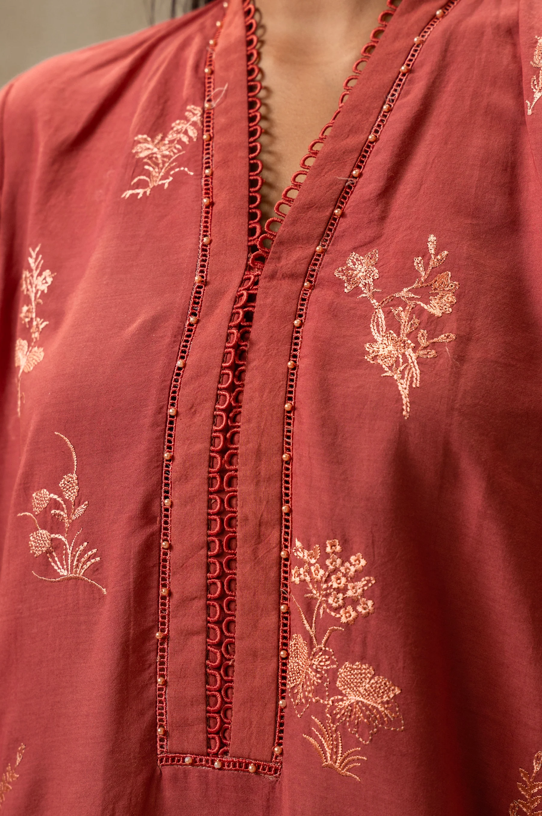 UNSTITCHED DYED EMBROIDERED SUIT - Image 2