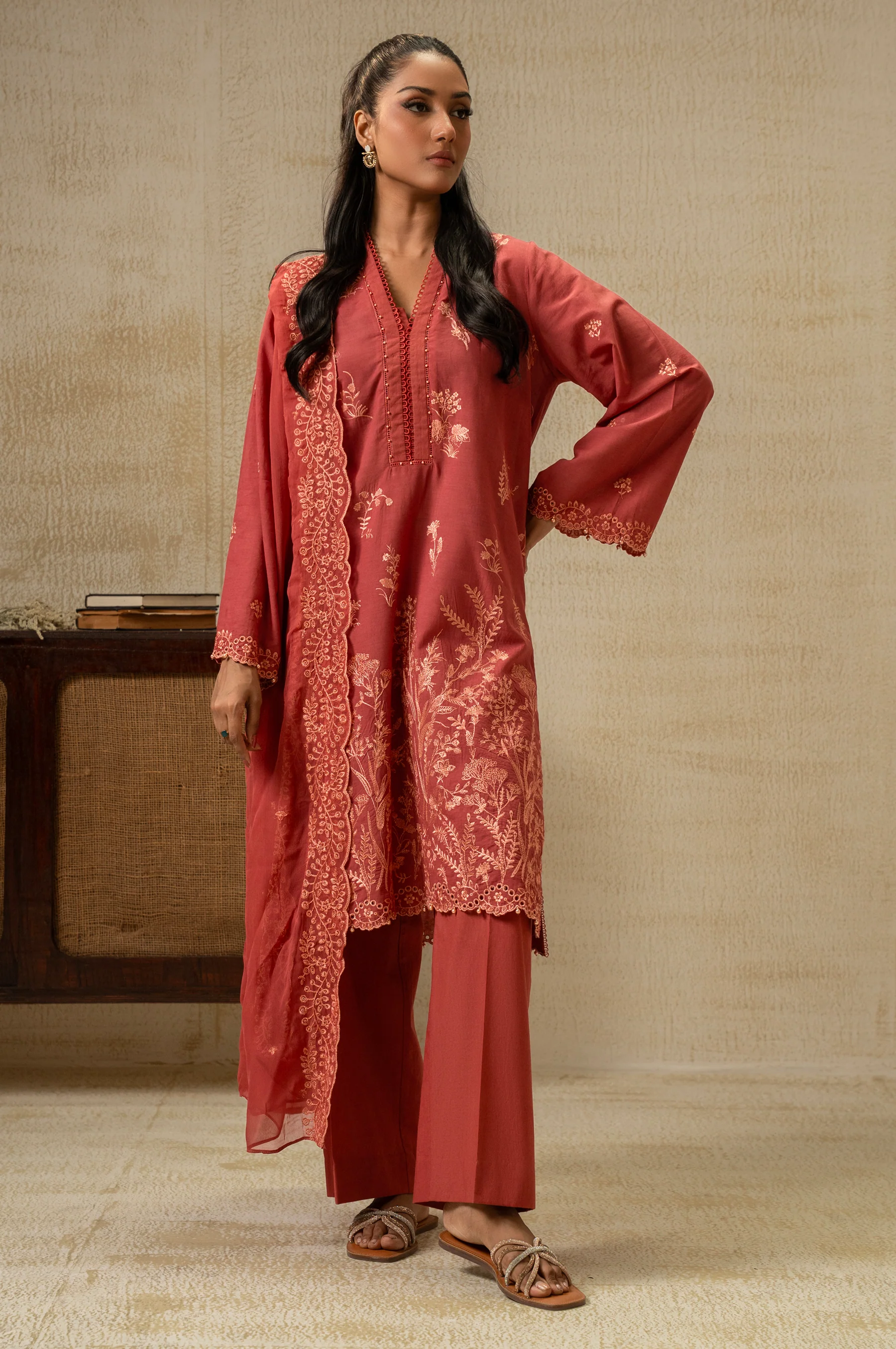 UNSTITCHED DYED EMBROIDERED SUIT - Image 4