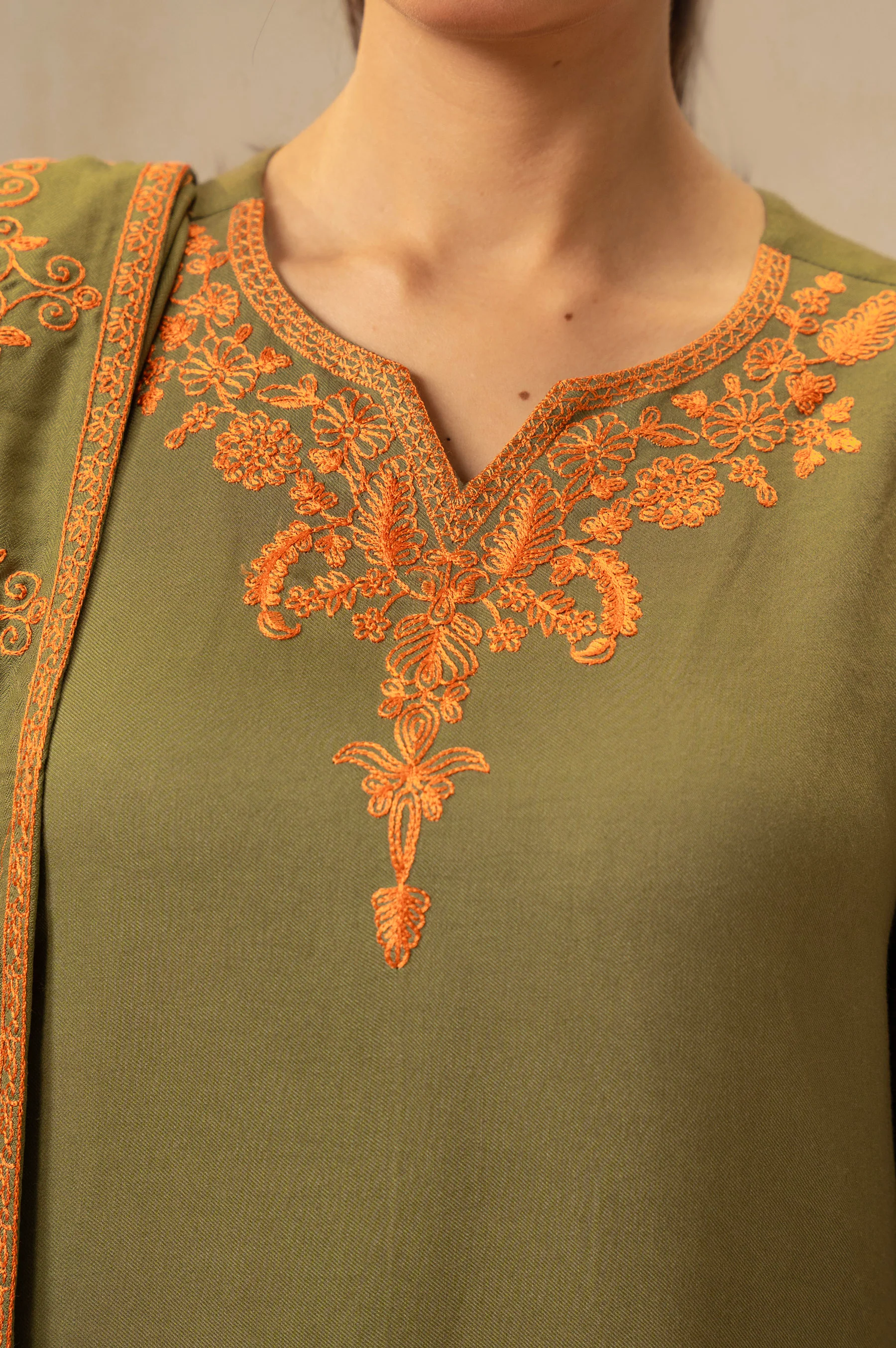 UNSTITCHED KHADDAR EMBROIDERED 3 PIECE SUIT - Image 2