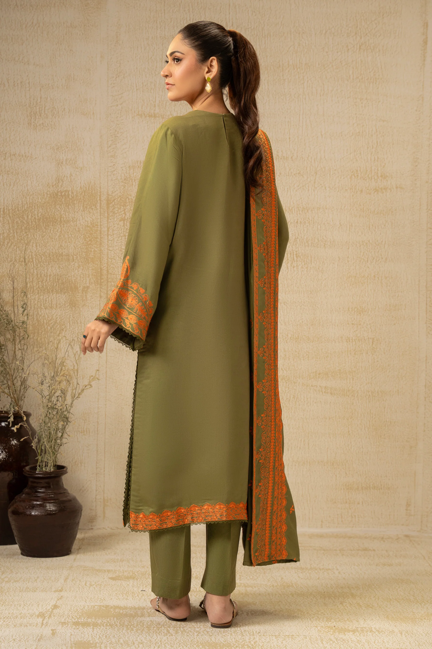 UNSTITCHED KHADDAR EMBROIDERED 3 PIECE SUIT - Image 3