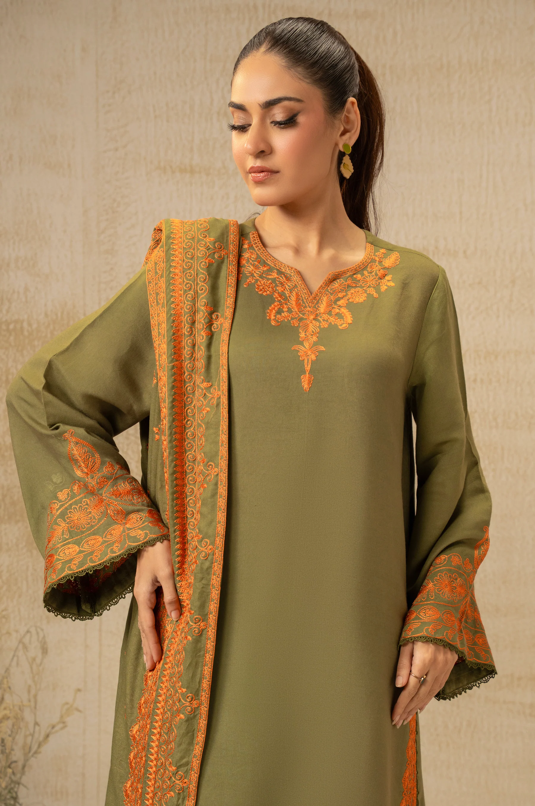 UNSTITCHED KHADDAR EMBROIDERED 3 PIECE SUIT - Image 4