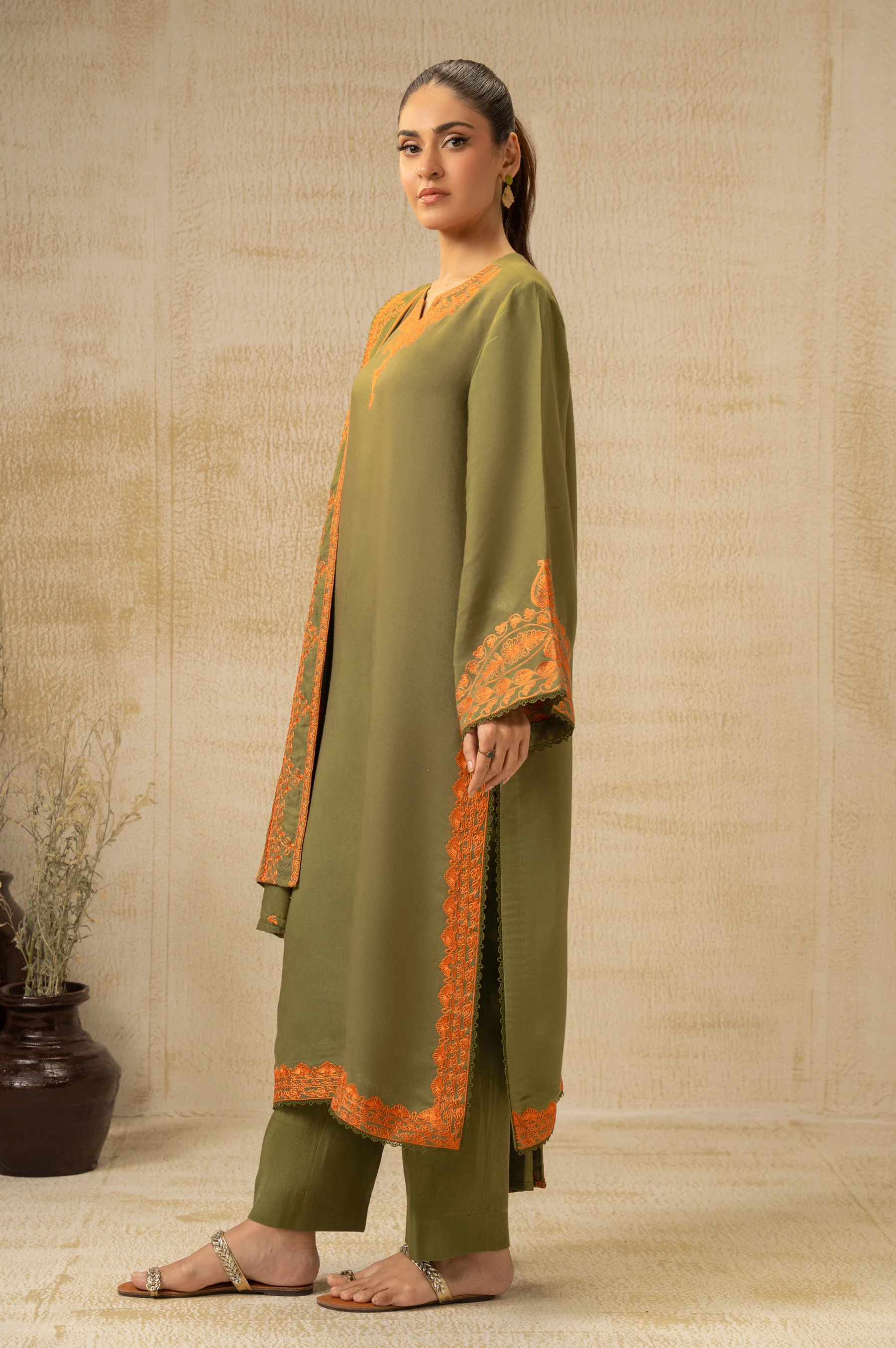 UNSTITCHED KHADDAR EMBROIDERED 3 PIECE SUIT - Image 5