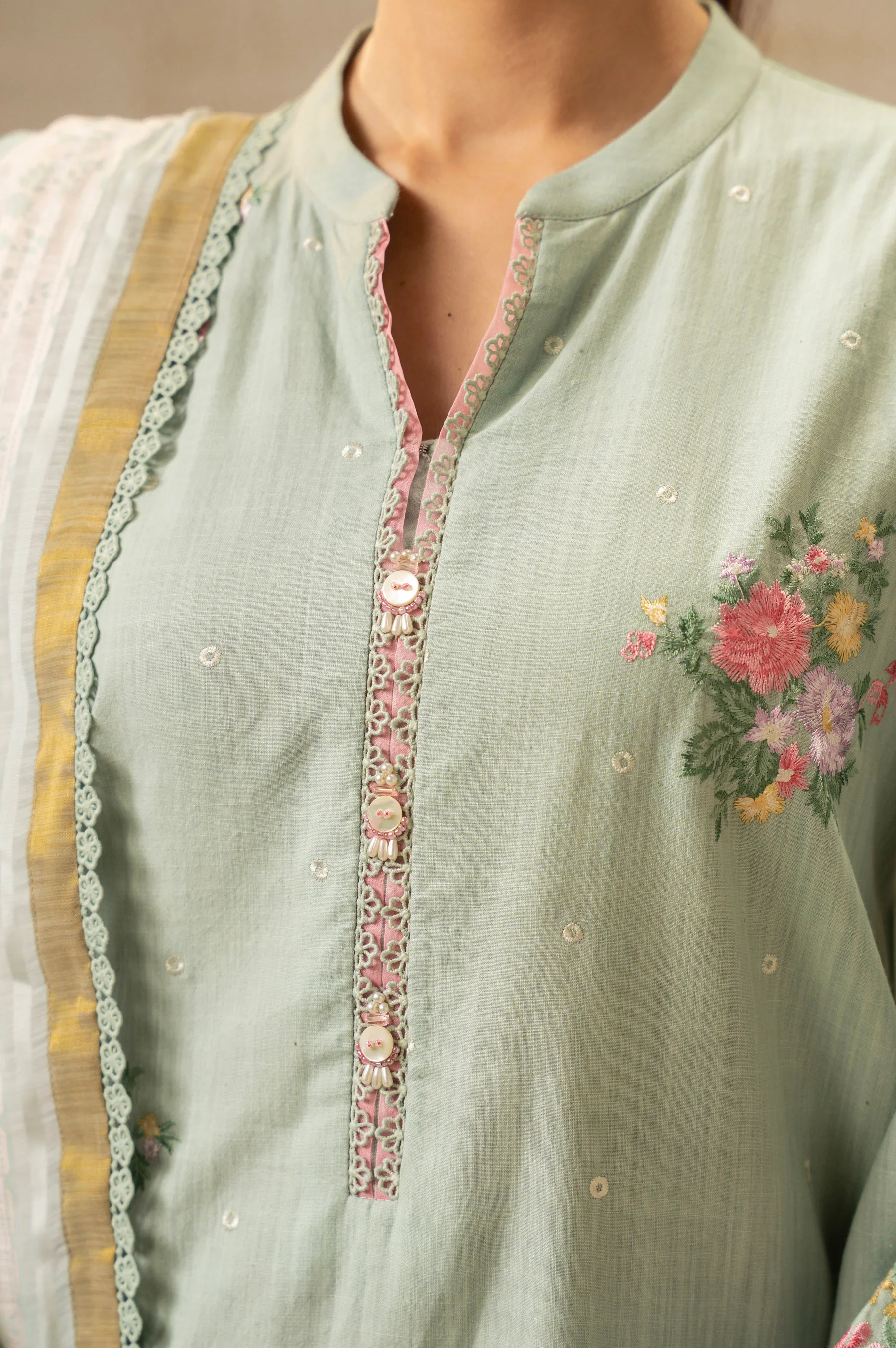 UNSTITCHED EMBROIDERED SUIT - Image 3