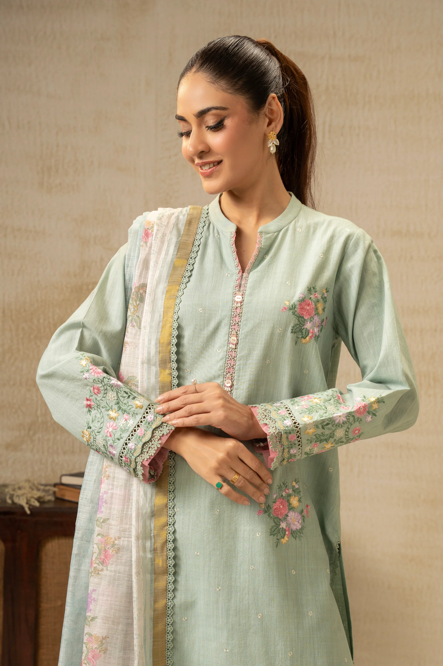 UNSTITCHED EMBROIDERED SUIT - Image 6