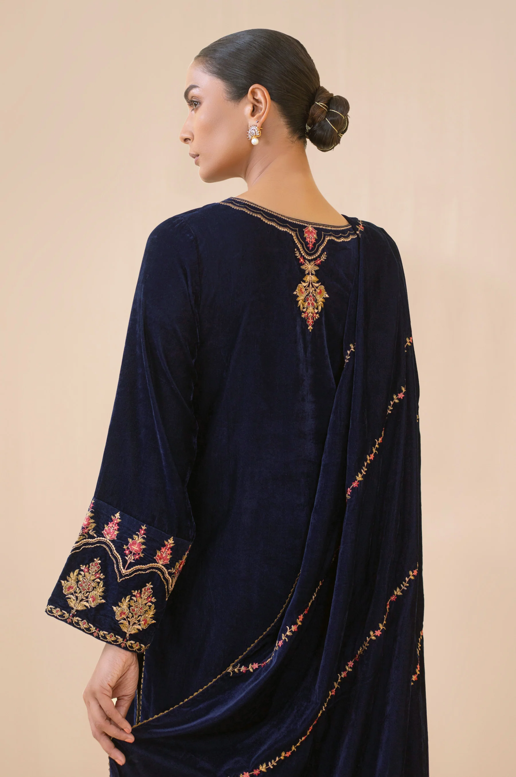 Unstitched 3 Piece Embroidered Velvet Suit - Blue - Image 4