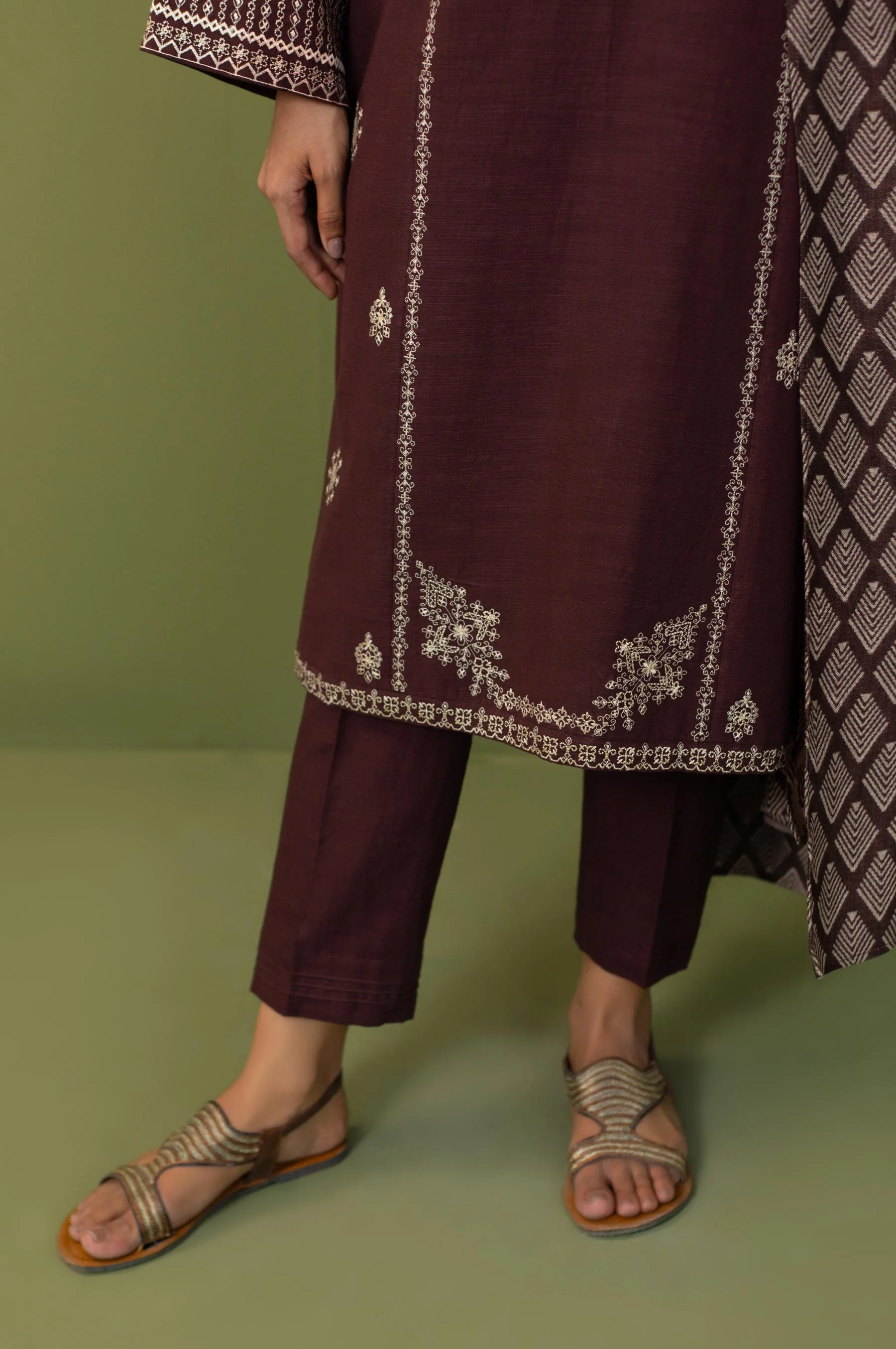 Unstitched 3 Piece Embroidered Doria Suit - Image 5