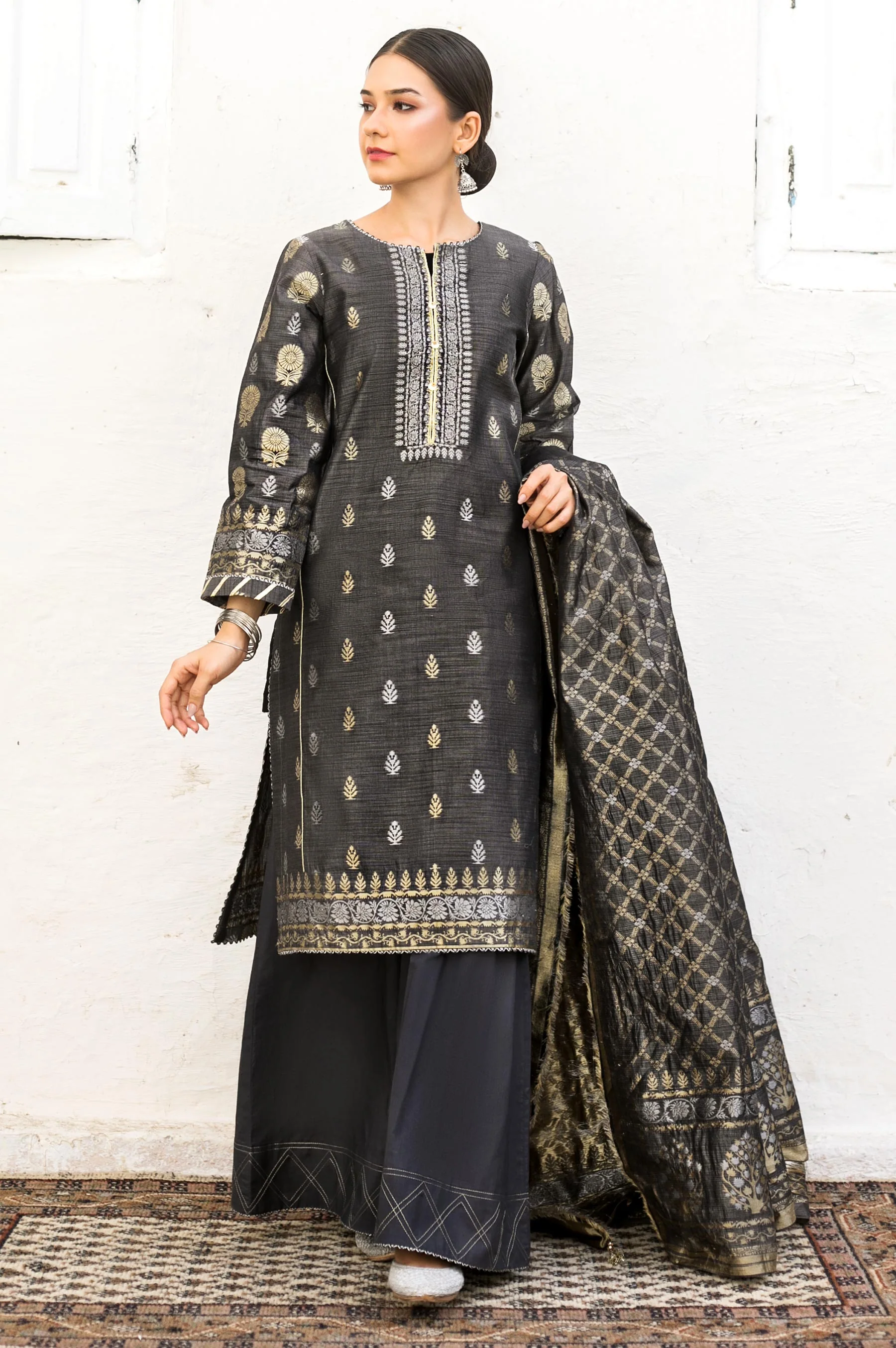 Unstitched-3-Piece-Yarn-Dyed-Jacquard-Suit