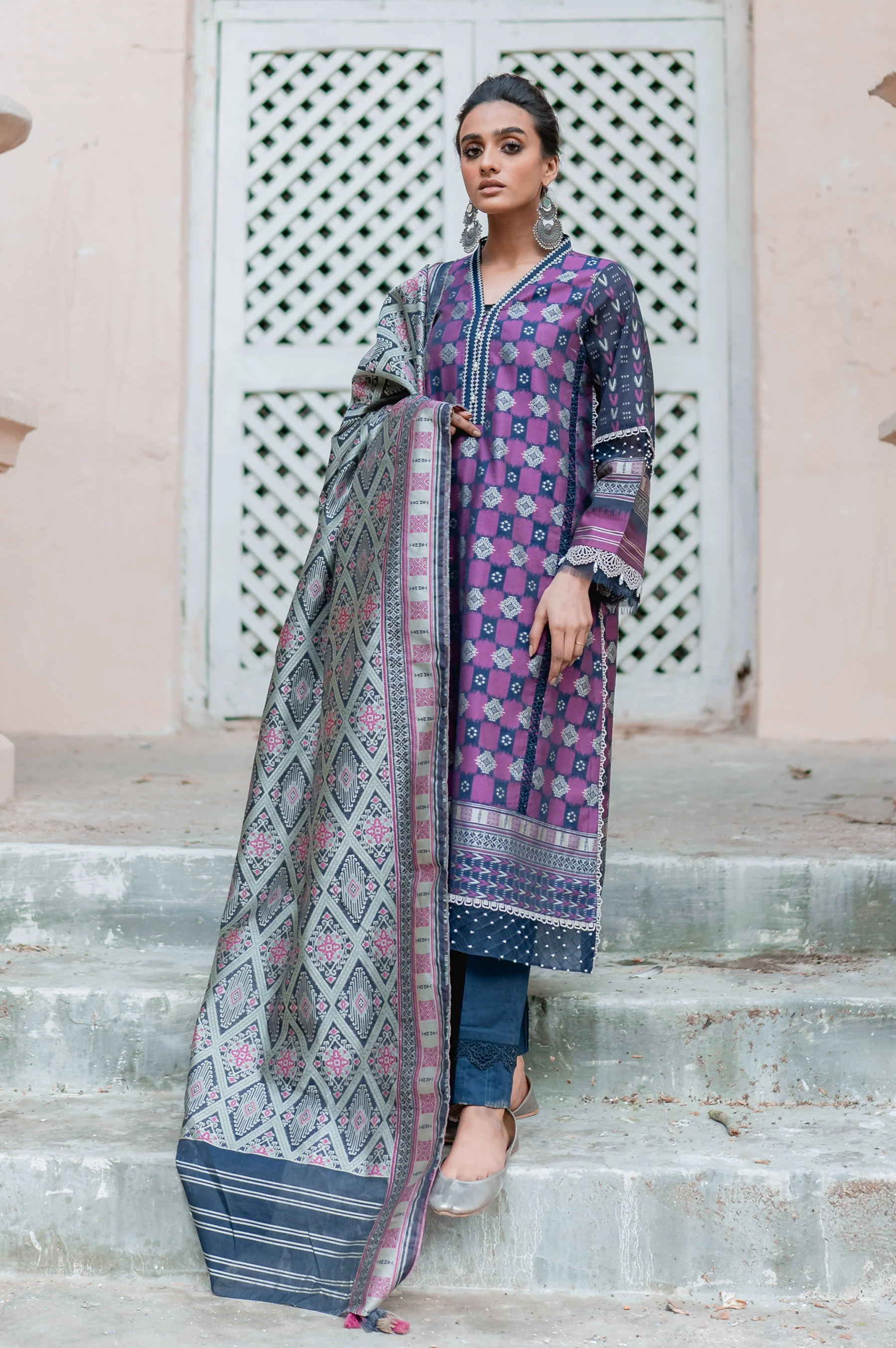 Unstitched 3 Piece Yarn Dyed Jacquard Suit - Image 2