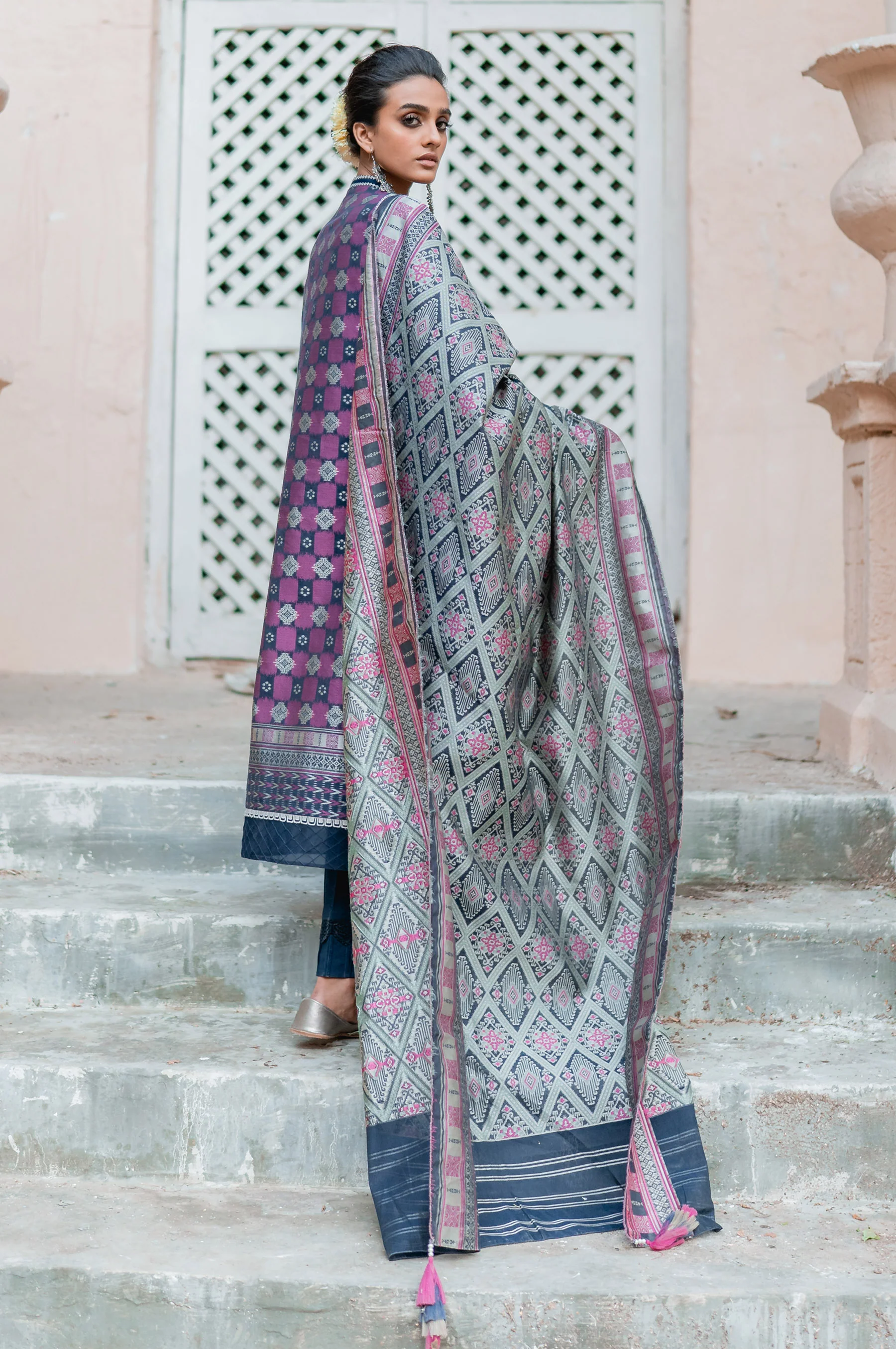 Unstitched 3 Piece Yarn Dyed Jacquard Suit - Image 5