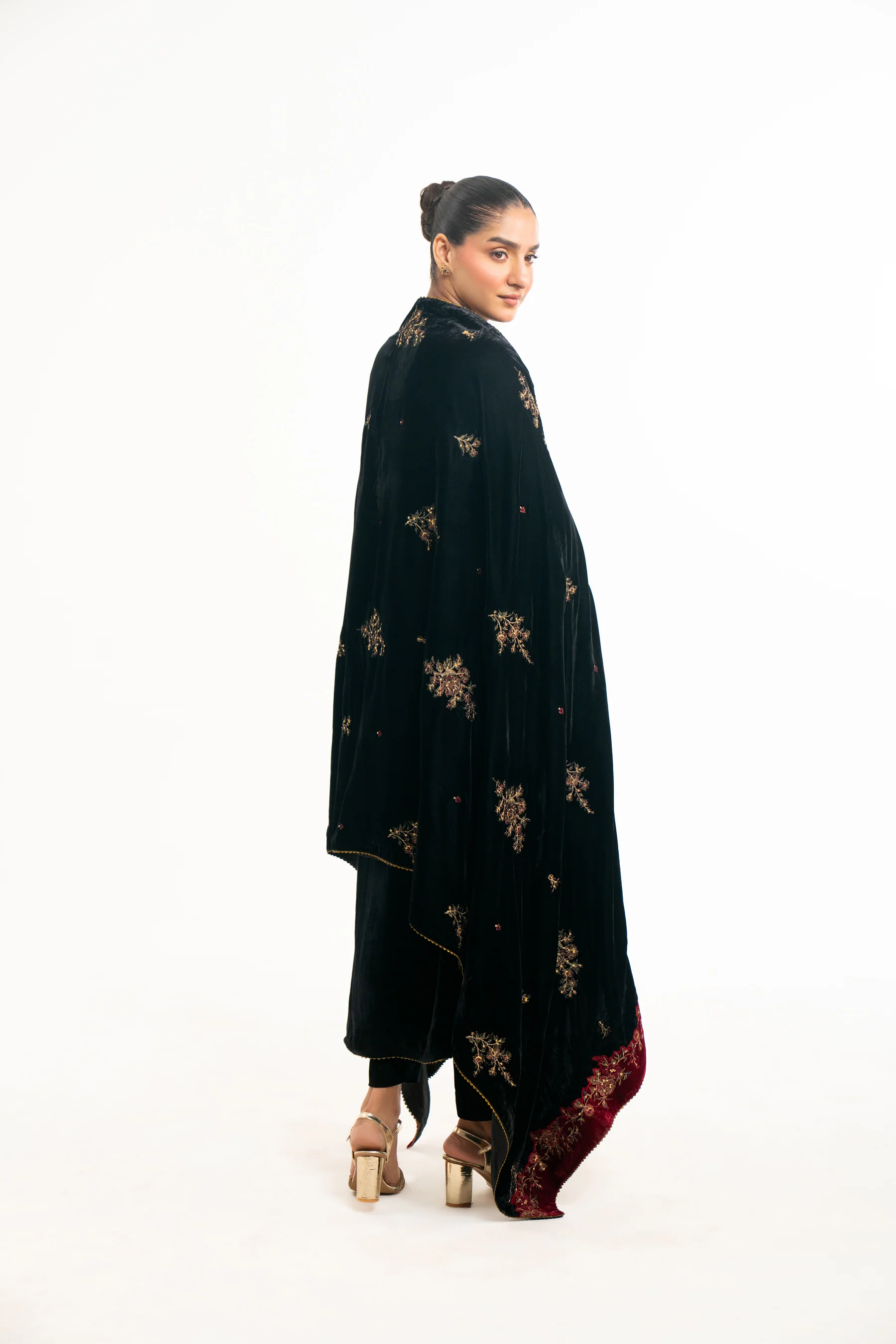 EMBROIDERED VELVET SHAWL - Image 5
